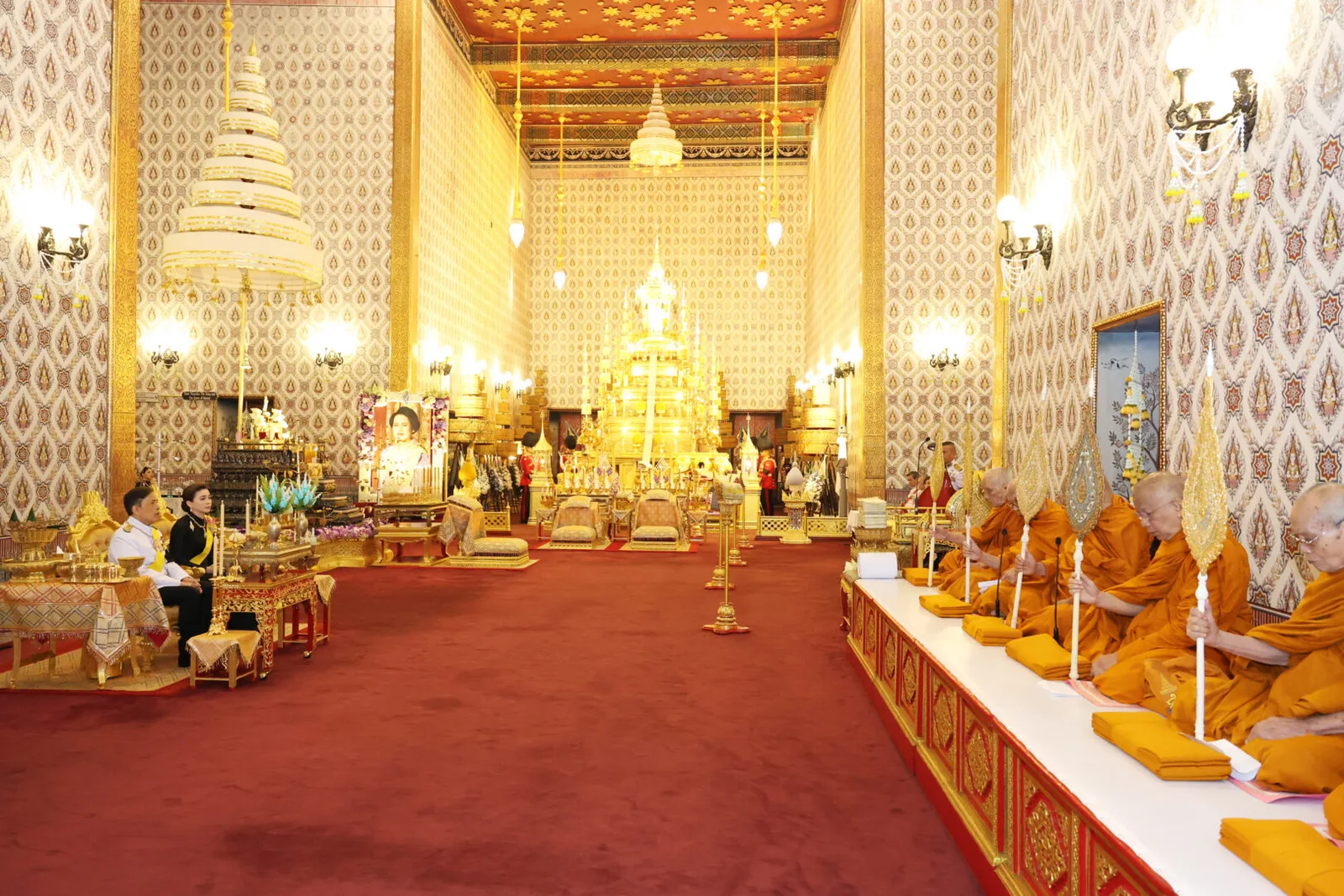 ภาพบันทึกจากหน่วยราชการในพระองค์ ครบรอบ 1 ปี วันสวรรคต ณ พระที่นั่งดุสิตมหาปราสาท ภาพที่ 1