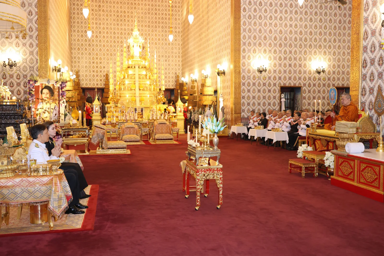 ภาพบันทึกจากหน่วยราชการในพระองค์ ครบรอบ 1 ปี วันสวรรคต ณ พระที่นั่งดุสิตมหาปราสาท ภาพที่ 3