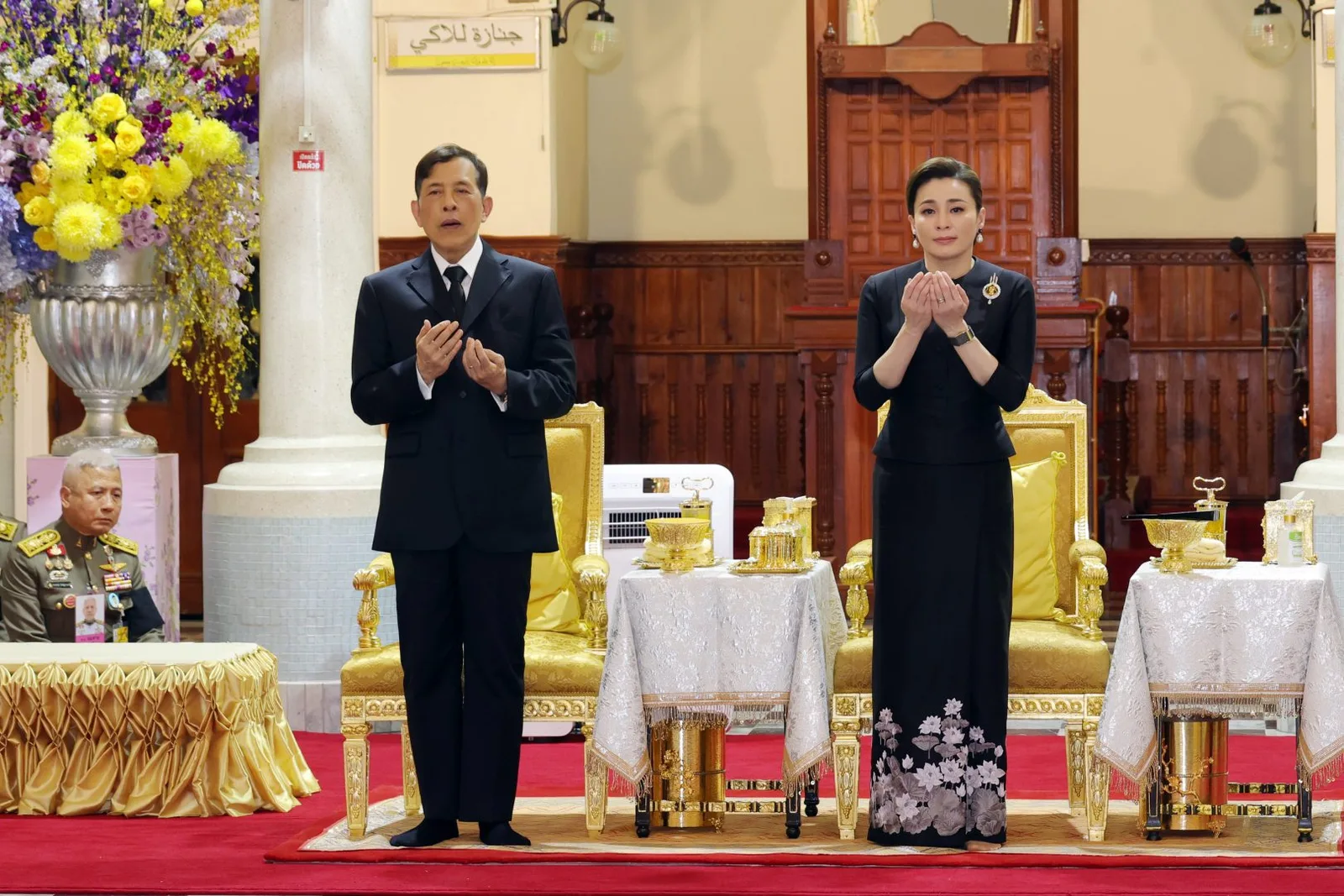 การขอดุอาอ์ในห้องโถงมัสยิดกลางจังหวัดปัตตานี