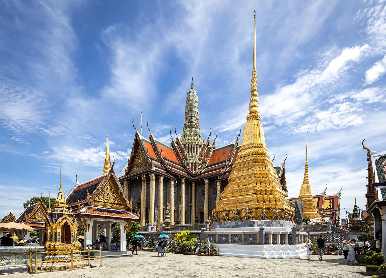 ปราสาทพระเทพบิดร ในวัดพระศรีรัตนศาสดาราม ภาพถ่ายเมื่อ พ.ศ. 2566