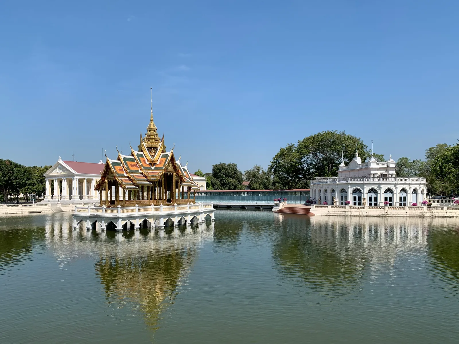 พระที่นั่งไอศวรรย์ทิพยอาสน์ ใน พระราชวังบางปะอิน ภาพถ่าย พ.ศ. 2568