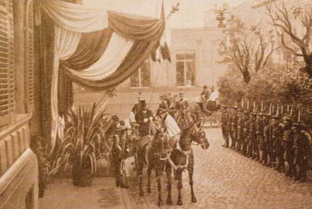 ภาพถ่ายเก่า 25 พฤษภาคม ค.ศ. 1897 ขบวนของรัชกาลที่ 5 ถึงโรงแรมแบร์เนอร์โฮฟ กรุงเบิร์น ประเทศสวิตเซอร์แลนด์