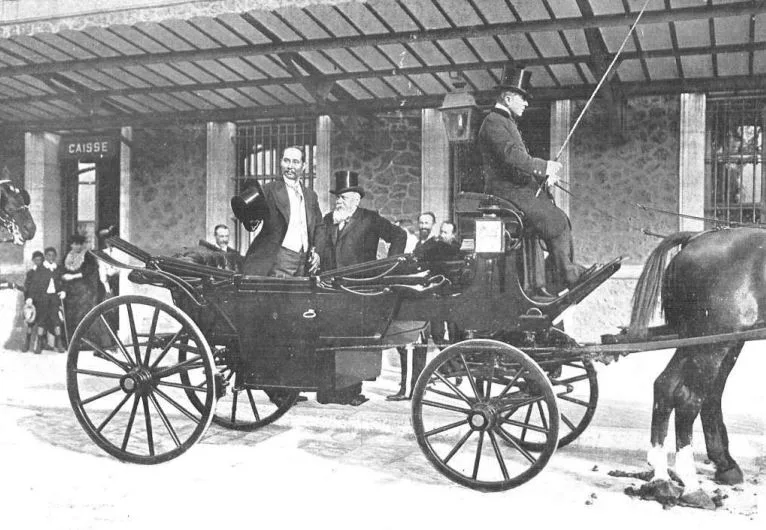 ภาพถ่ายเก่า ค.ศ. 1907 รัชกาลที่ 5 กับประธานาธิบดีอาร์ม็อง ฟาลลิแยร์ ที่สถานีรัมบุยเย ประเทศฝรั่งเศส