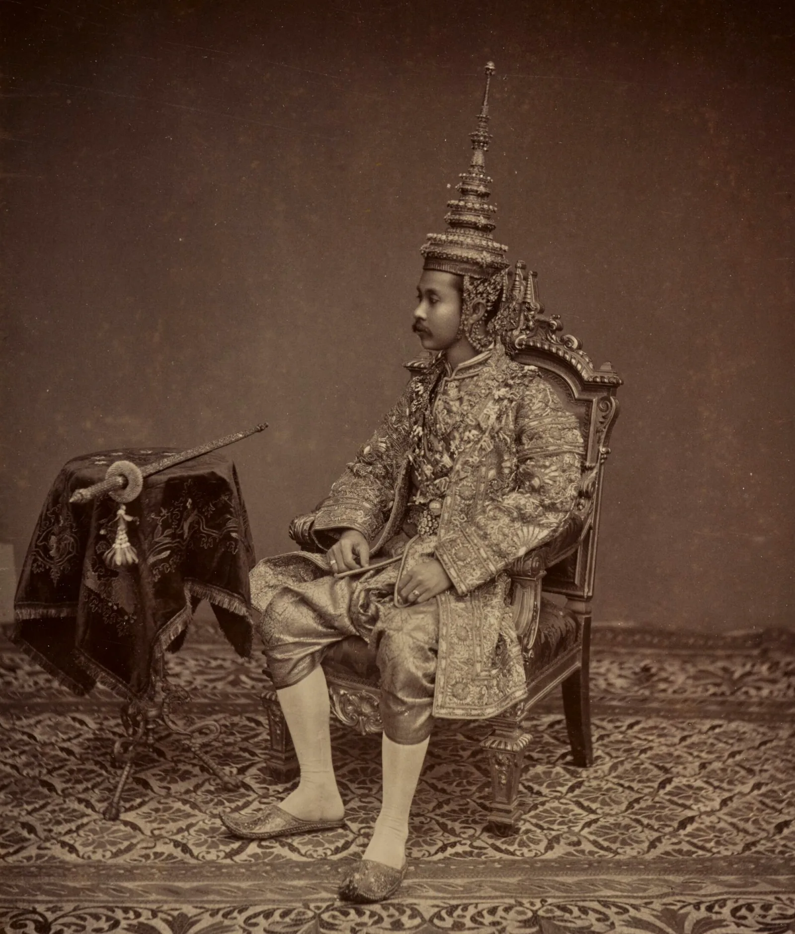 พระบรมฉายาลักษณ์ รัชกาลที่ 5 ภาพถ่ายเก่าราว พ.ศ. 2423