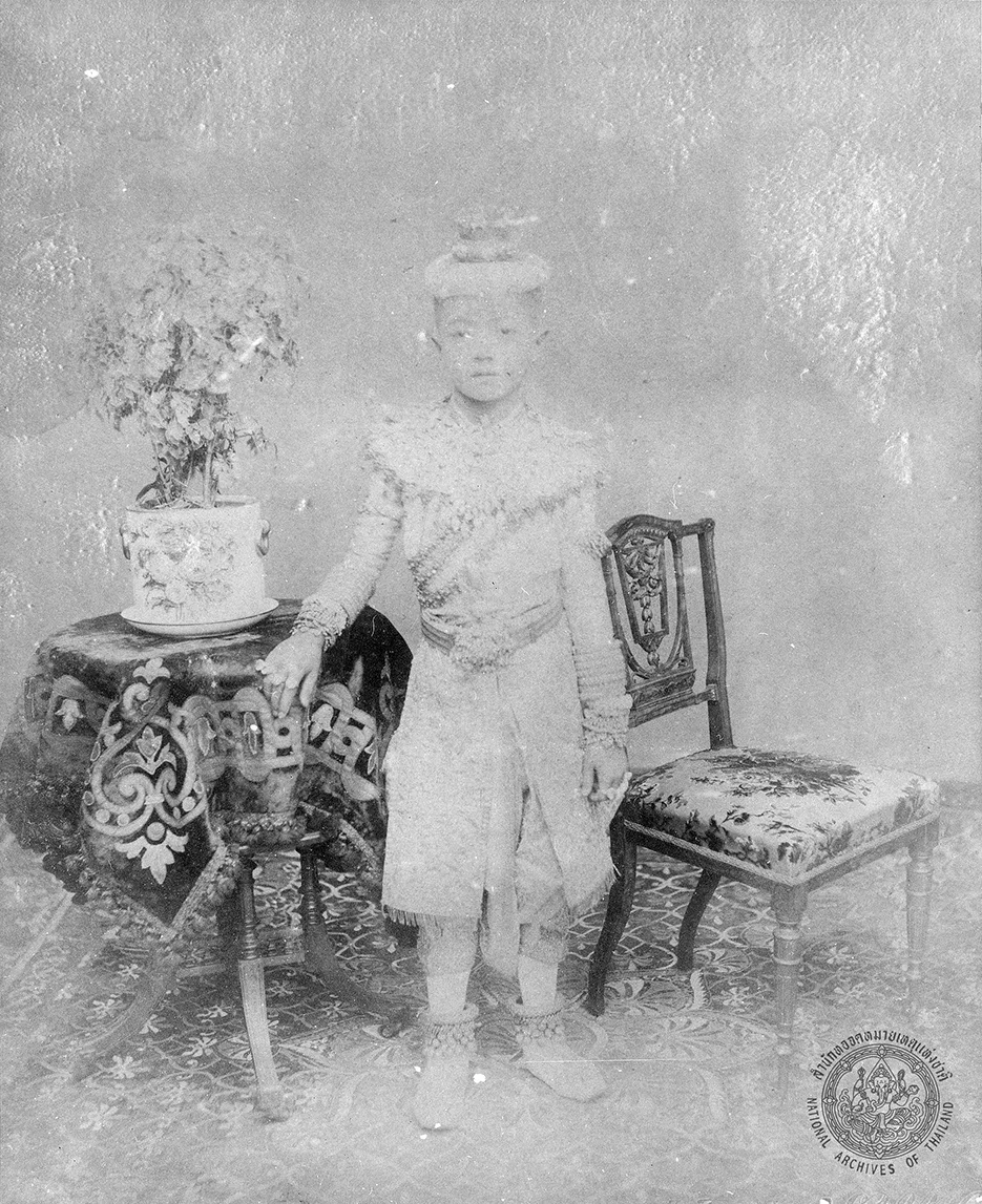 ภาพถ่ายเก่า สมเด็จพระเจ้าลูกยาเธอ เจ้าฟ้ามหาวชิราวุธ ในวัยเยาว์ จากภาพชุดหอพระสมุดวชิรญาณ