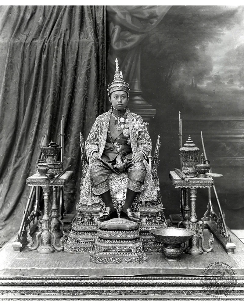 ภาพถ่ายเก่า พระบาทสมเด็จพระมงกุฎเกล้าเจ้าอยู่หัว จากภาพชุดหอพระสมุดวชิรญาณ