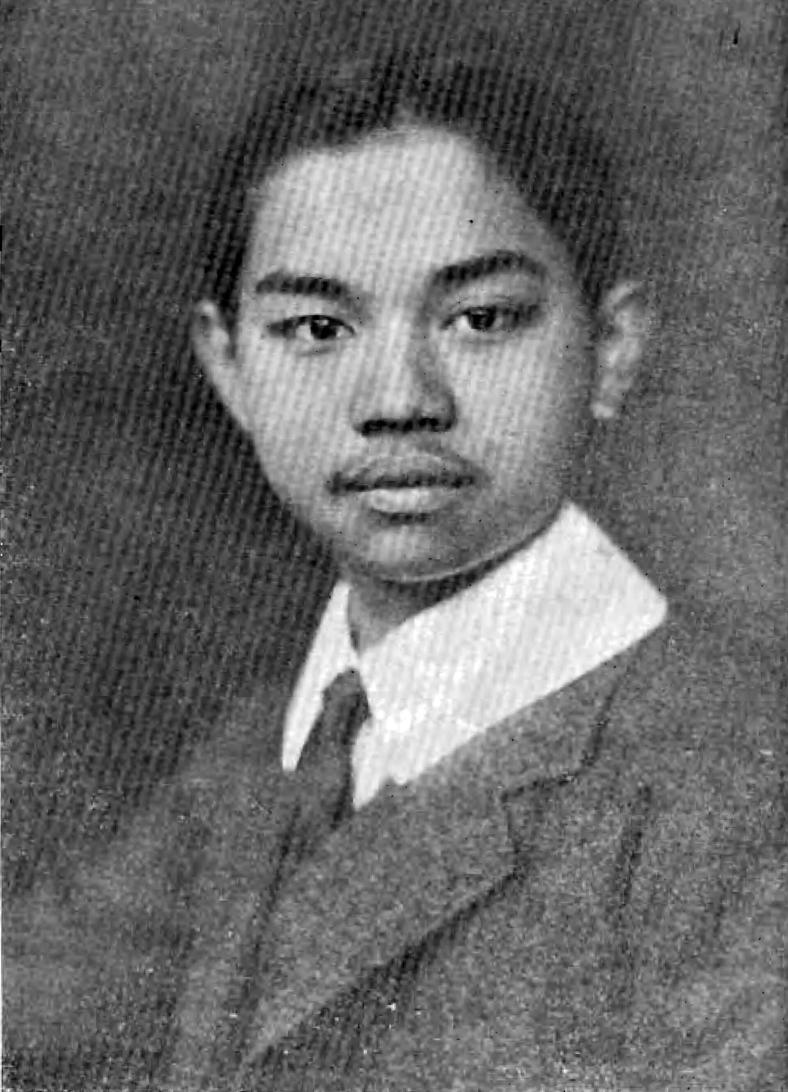 ภาพถ่ายเก่า รัชกาลที่ 7 ขณะศึกษาที่วิทยาลัยอีตัน ประเทศอังกฤษ ตามคำบรรยายของแหล่งภาพ