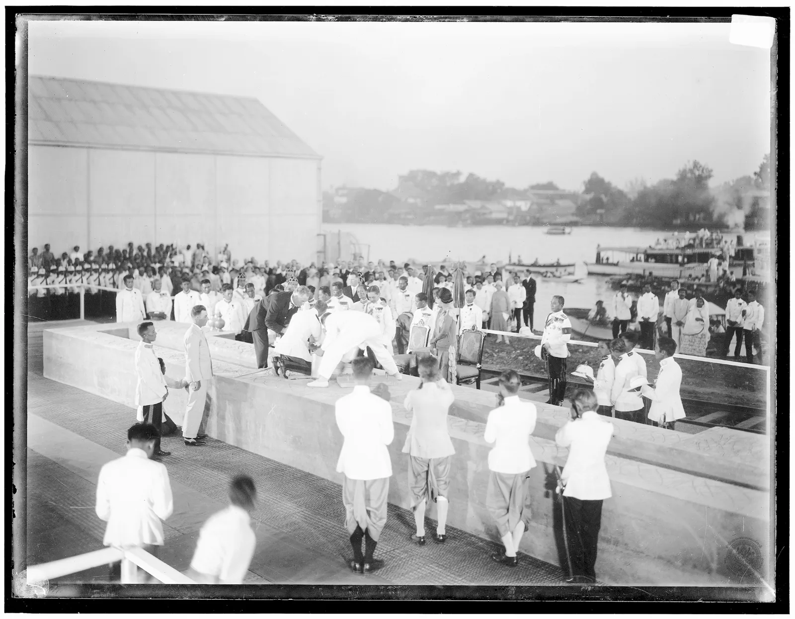 ภาพจดหมายเหตุ 9 มกราคม พ.ศ. 2472 พิธีวางศิลาฤกษ์สะพานพระพุทธยอดฟ้า