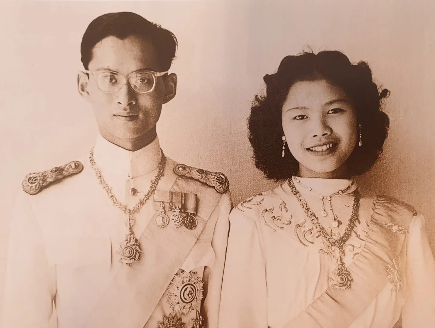 ภาพเก่าประกอบ พระราชประวัติ ในหน้าเผยแพร่ของหน่วยราชการในพระองค์ พ.ศ. 2568