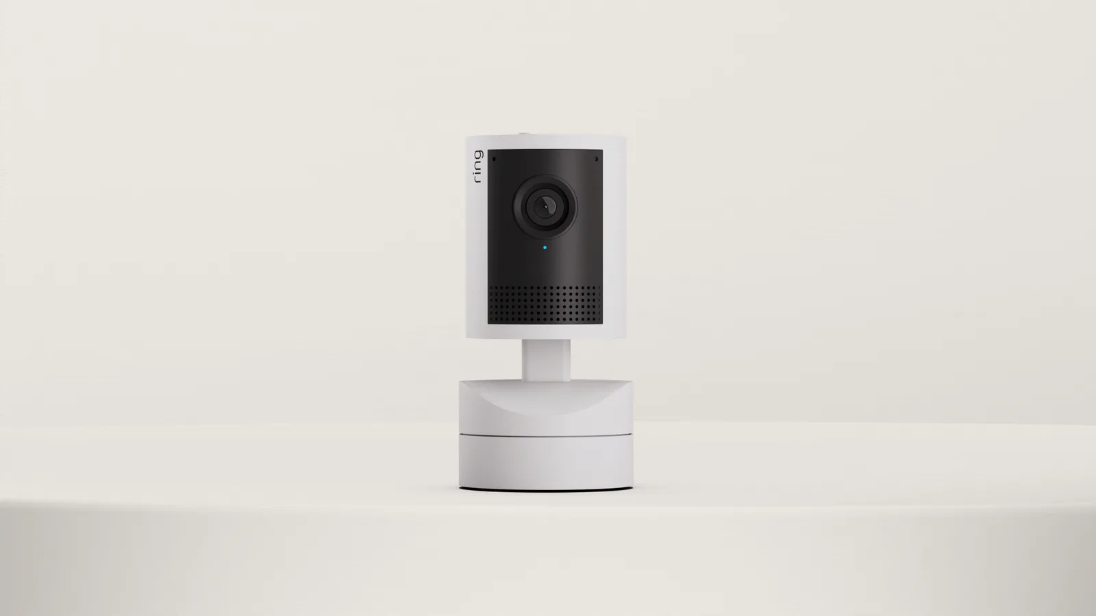 Ring Pan-Tilt Indoor Cam 2K กล้องในบ้านสีขาววางบนฐานหมุน