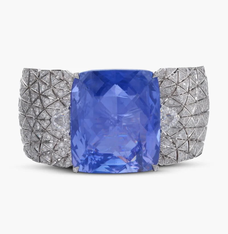 กำไล Cartier ด้านหน้าที่ฝัง Romanov Sapphire