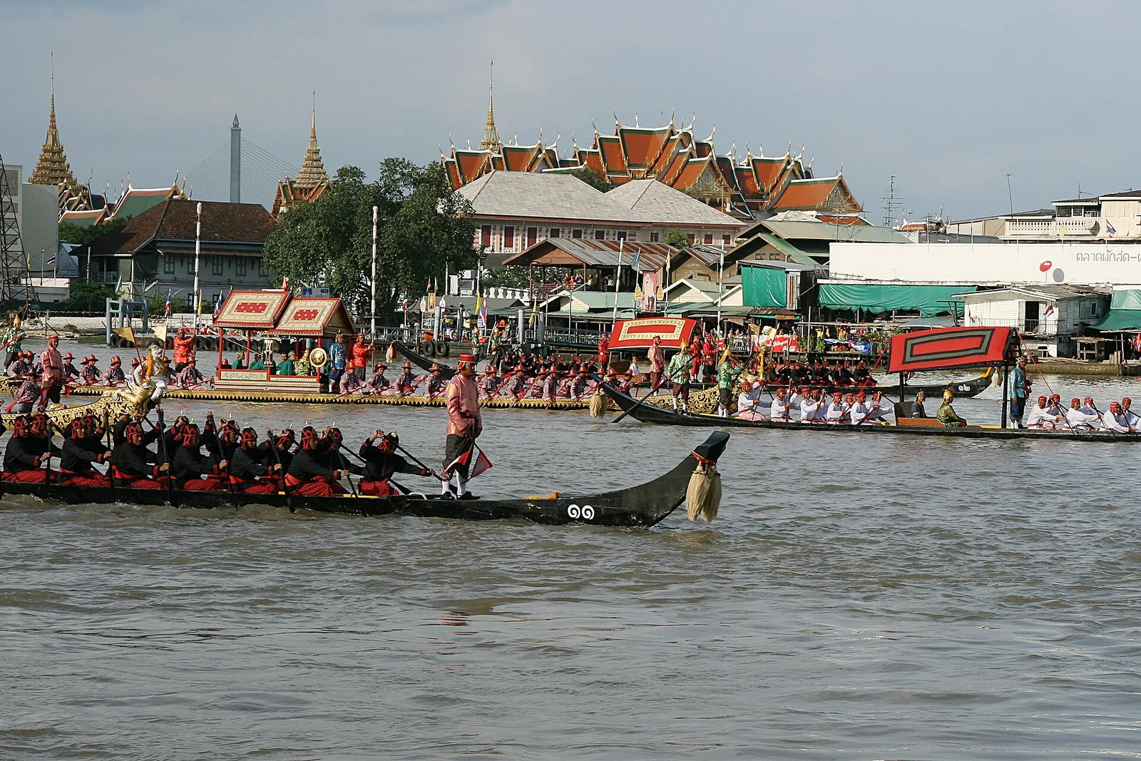 เรือประกอบขบวนในการซ้อมใหญ่ วันที่ 29 ตุลาคม 2550