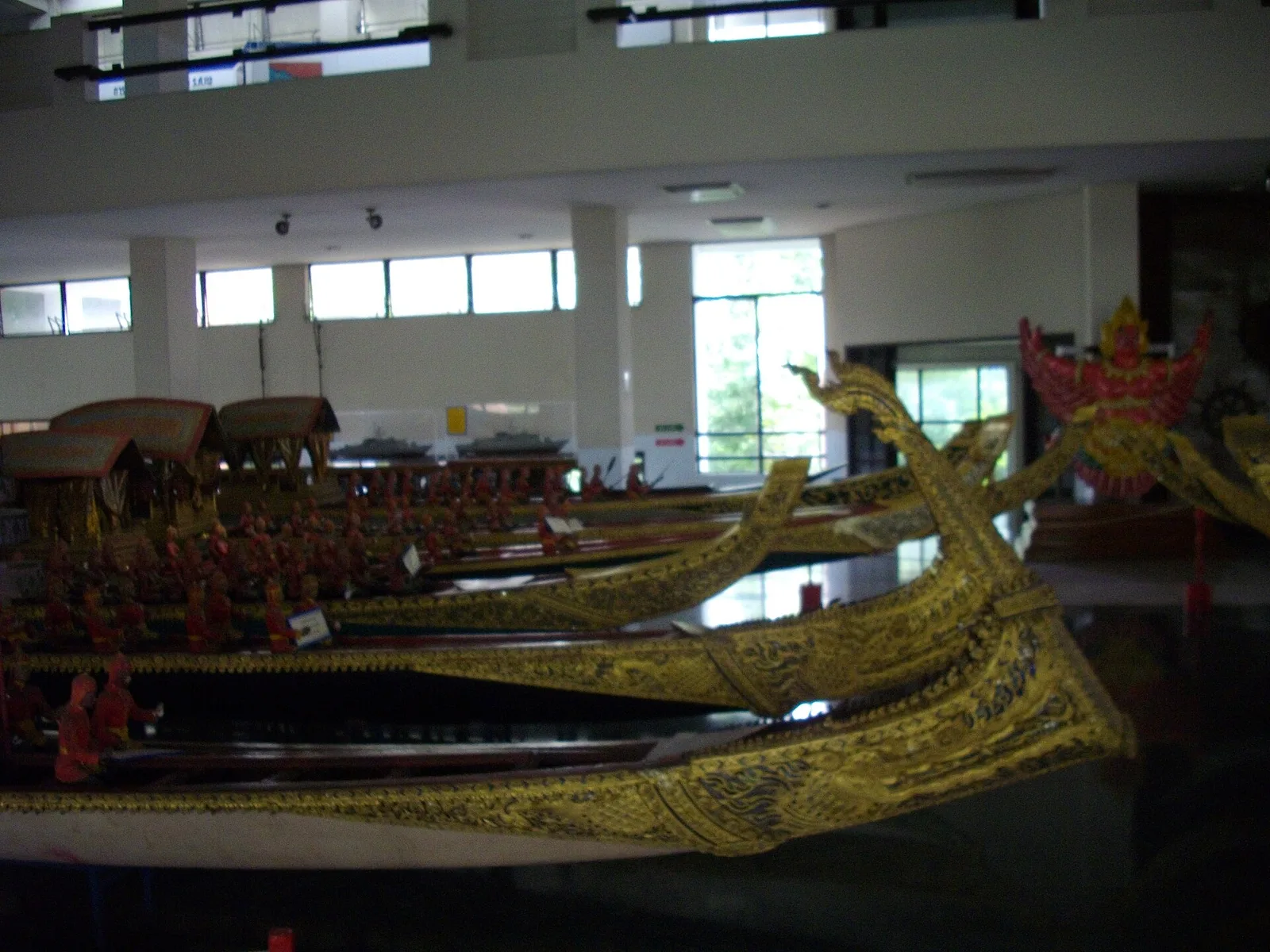 หุ่นจำลองขบวนเรือ ที่พิพิธภัณฑ์ทหารเรือ จังหวัดสมุทรปราการ ภาพถ่ายเมื่อ พ.ศ. 2551