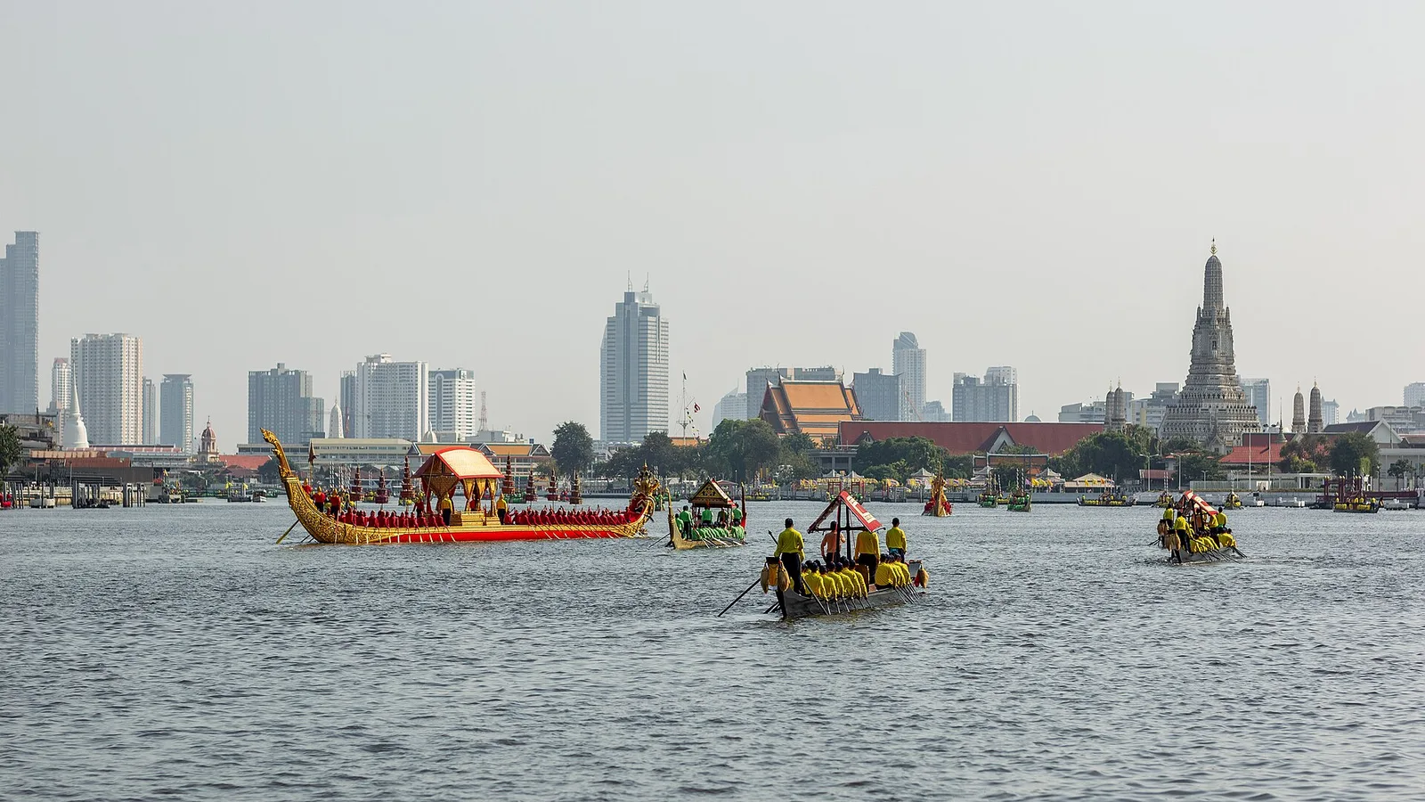 ขบวน เรือพระราชพิธี ในการซ้อมบนแม่น้ำเจ้าพระยา วันที่ 9 ธันวาคม 2562