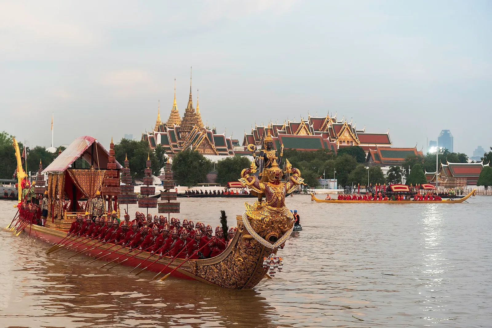 ขบวน เรือพระราชพิธี ในการซ้อมใหญ่ หน้า พระบรมมหาราชวัง วันที่ 15 ตุลาคม 2567