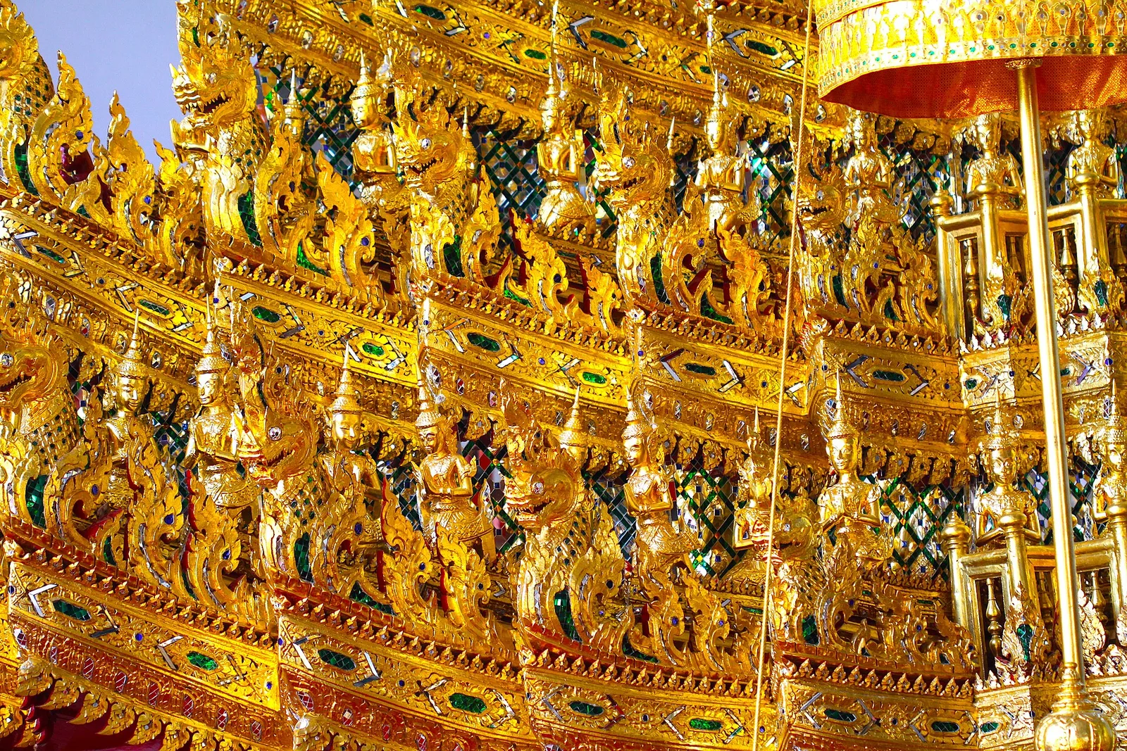 รายละเอียดชั้นลวดลายประดับราชรถ ภาพถ่ายเมื่อ 19 ธันวาคม 2560