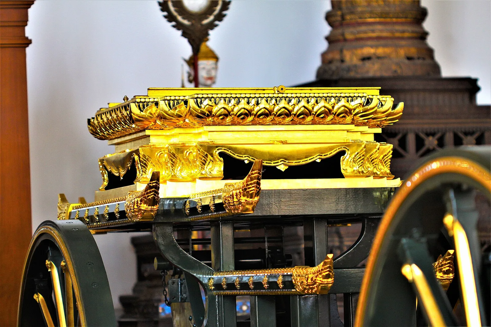 ราชรถปืนใหญ่ ส่วนถาดปิดทองบนตัวรถ ภาพถ่ายเมื่อ 19 ธันวาคม 2560
