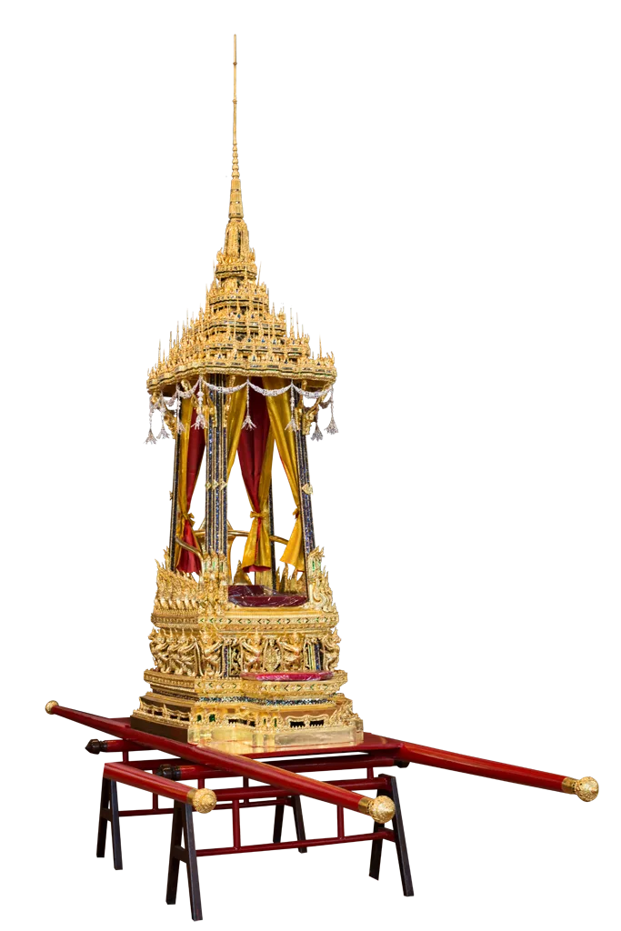 พระที่นั่งราเชนทรยาน พร้อมคานหาม ภาพจากฐานข้อมูลพระเมรุมาศ กรมศิลปากร