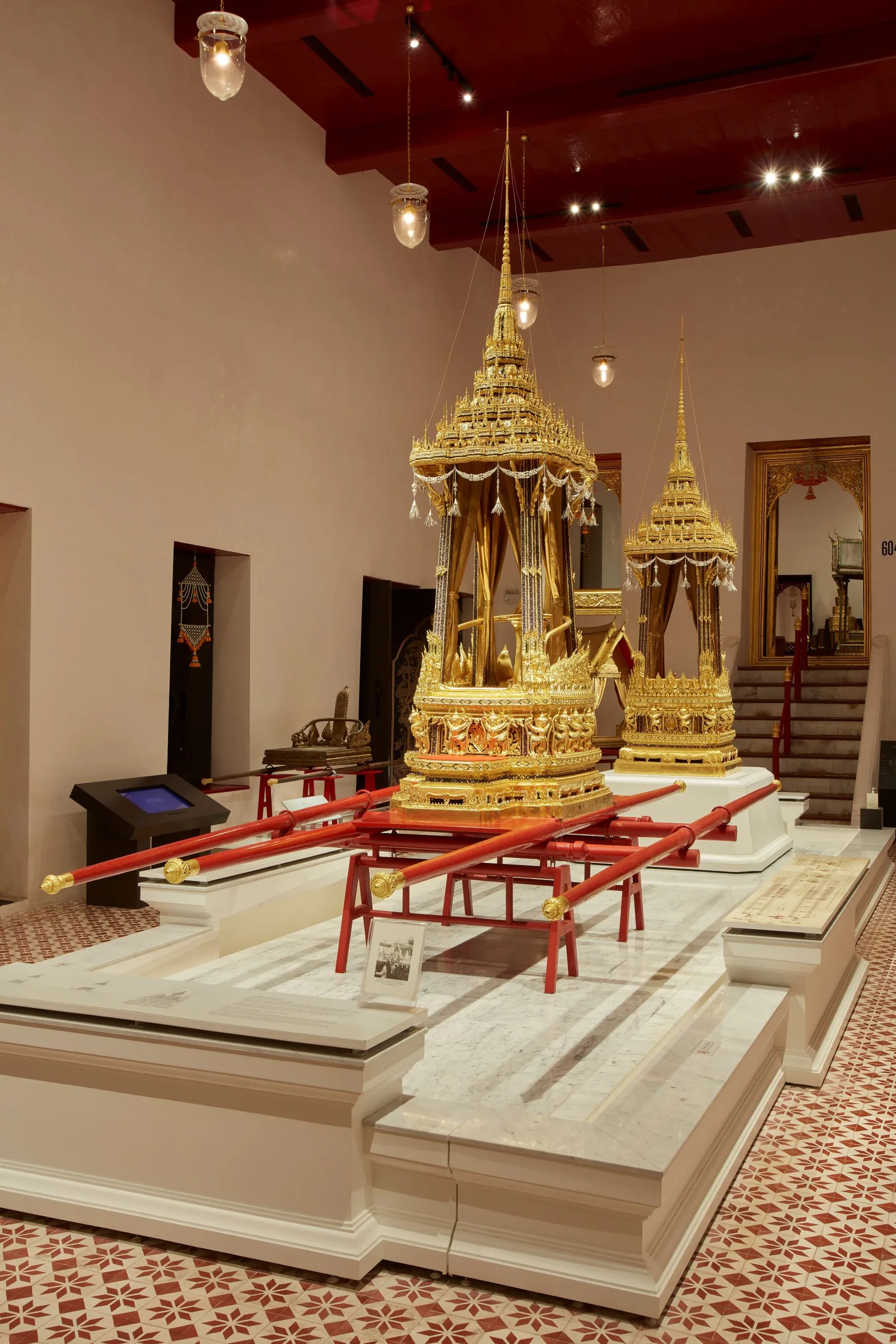 พระที่นั่งราเชนทรยาน ในห้องราชยานคานหาม พระที่นั่งภิมุขมณเฑียร ภาพจากกรมศิลปากร