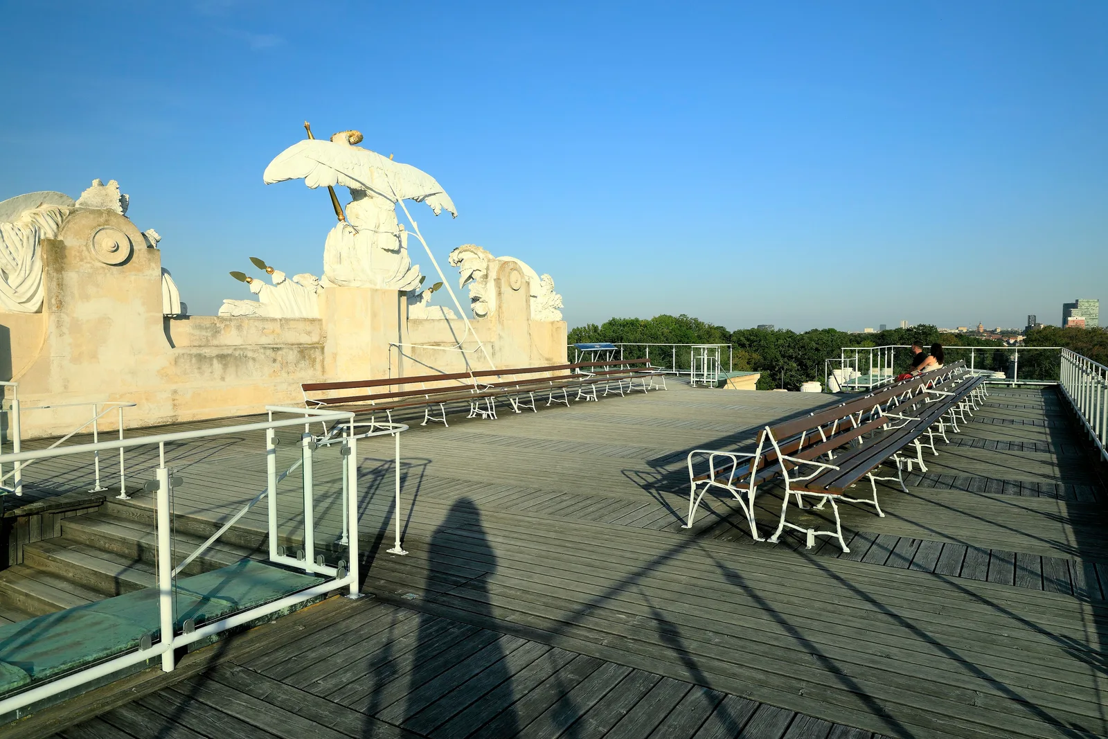 ดาดฟ้าชมวิวบน Gloriette ภาพถ่ายเมื่อ 28 กันยายน 2023