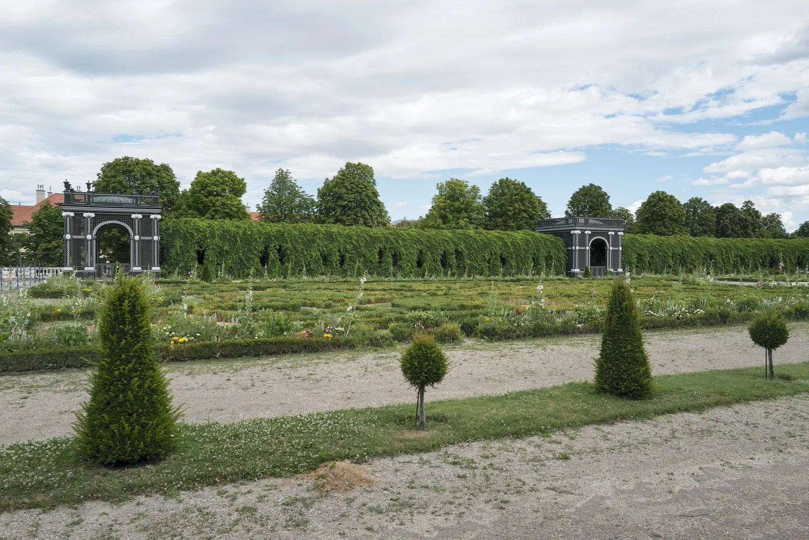 Crown Prince Garden หนึ่งในสวน Privy Garden ของพระราชวังเชินบรุนน์ ภาพถ่ายเมื่อ 29 กรกฎาคม 2023