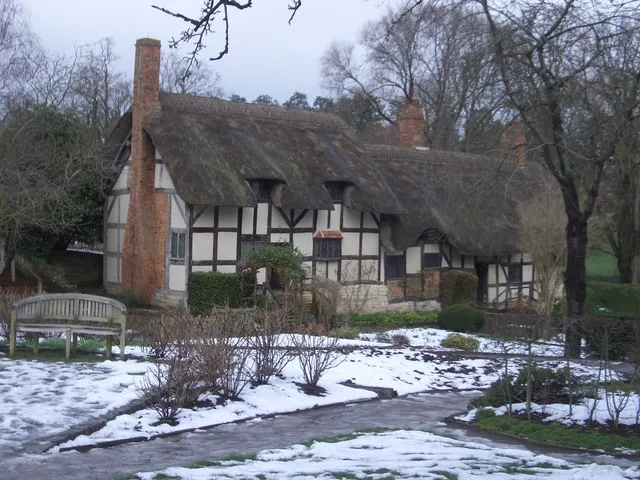 Anne Hathaway's Cottage ท่ามกลางหิมะ ภาพถ่ายเมื่อ 10 กุมภาพันธ์ 2007