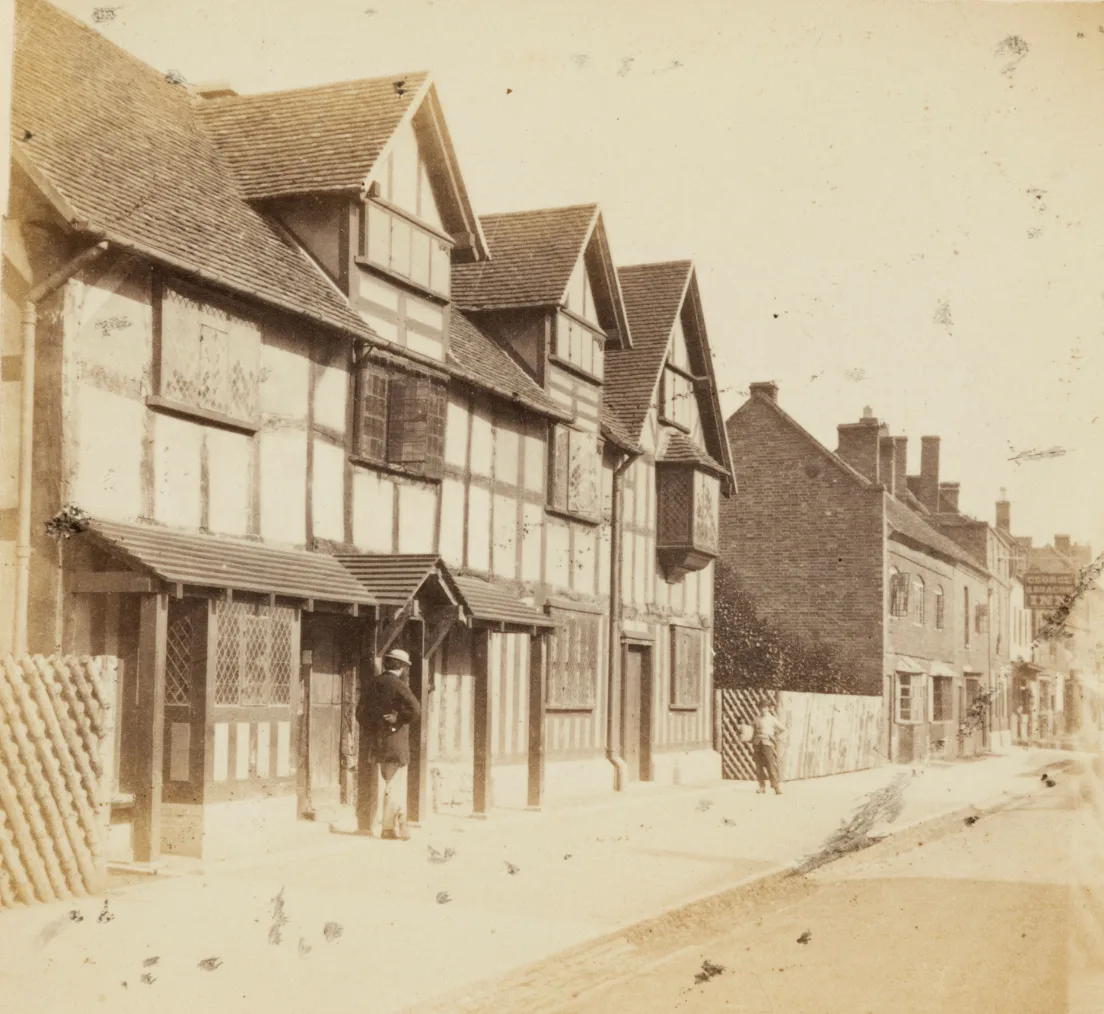 ภาพถ่ายบ้านเกิดของเชกสเปียร์บนถนน Henley Street โดย Ernest Edwards ปี 1863