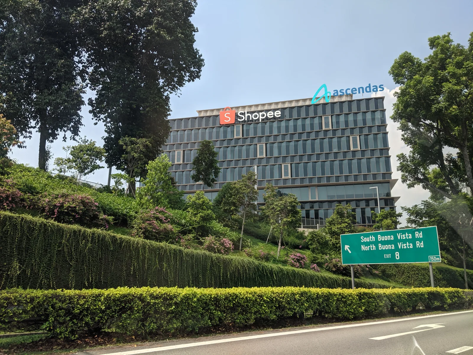 สำนักงานใหญ่ Shopee ที่ Singapore Science Park ประเทศสิงคโปร์