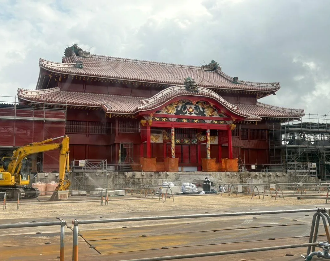 ท้องพระโรงหลักปราสาทชูริระหว่างการก่อสร้างคืนรูป ภาพวันที่ 23 ธันวาคม 2025 ก่อนเปิดให้ชมในปี 2026