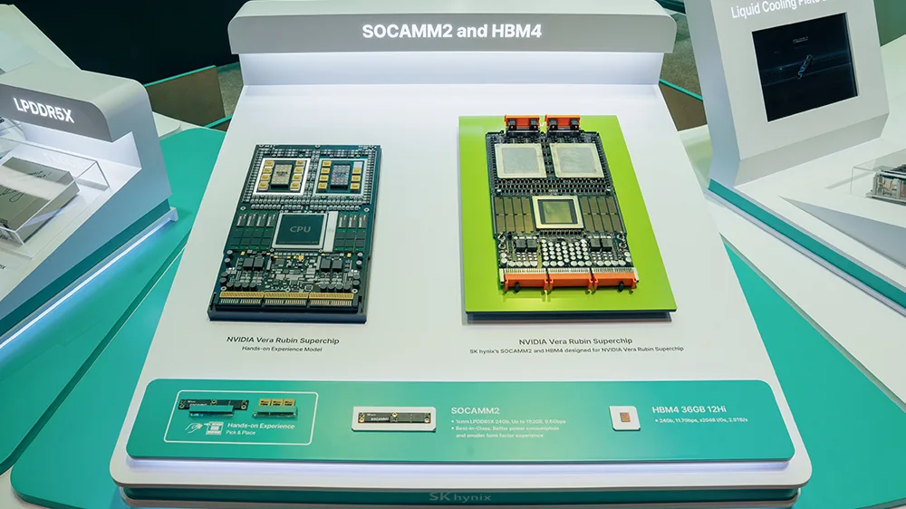 ชุดสาธิต SOCAMM2 และ HBM4 บนบูธ SK hynix แสดงคู่กับโมดูล NVIDIA Vera Rubin Superchip