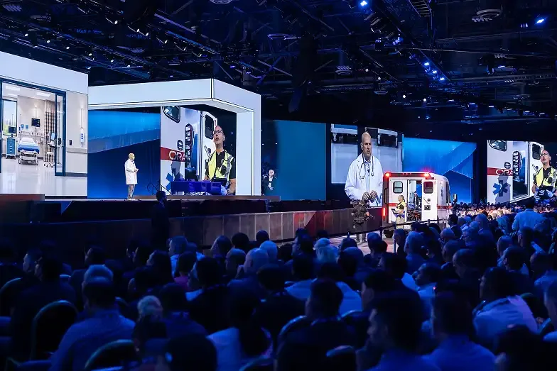 เวทีหลักและผู้ชมในงาน Oracle AI World