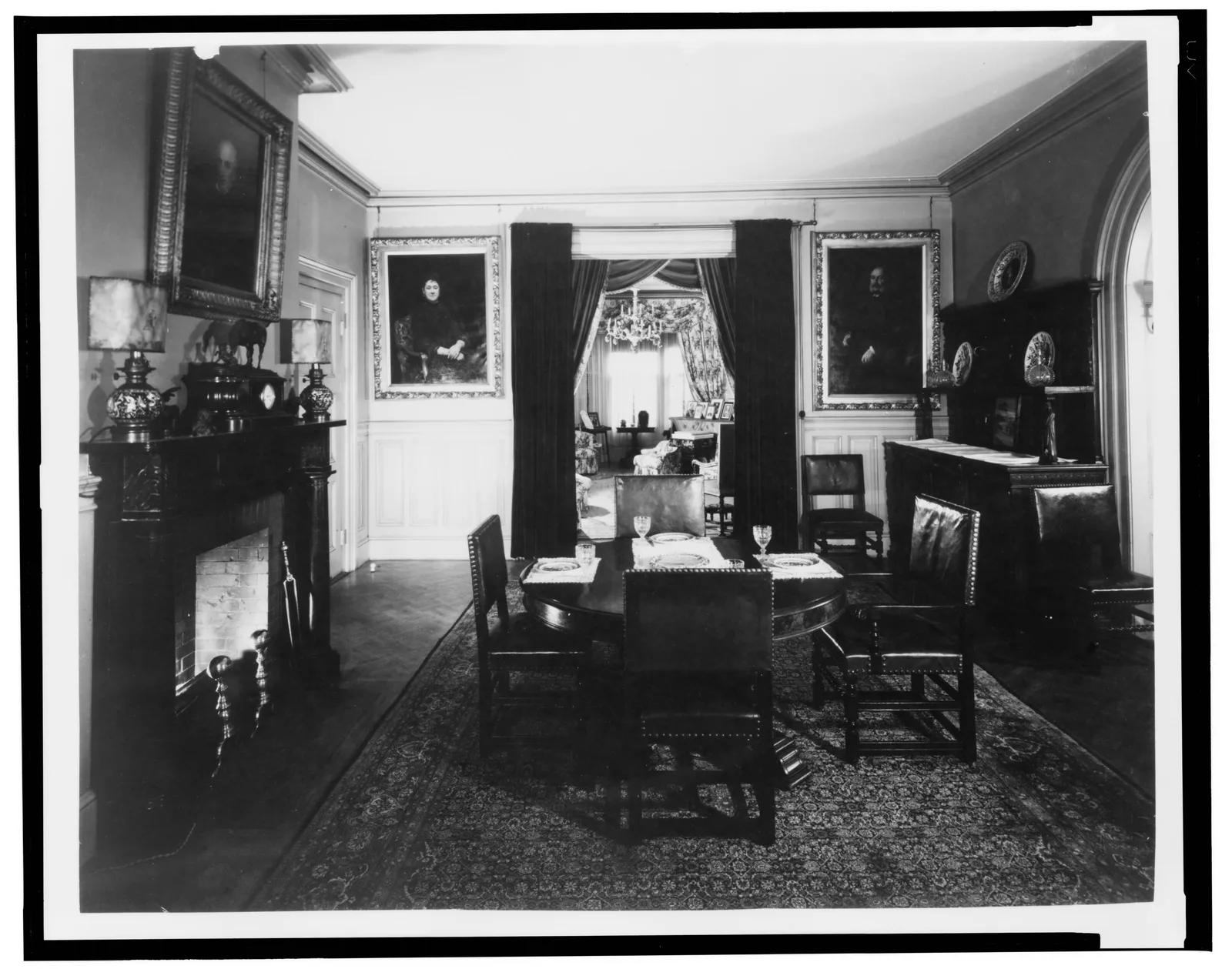 ห้องอาหารของบ้าน Springwood ภาพถ่ายของ Historic American Buildings Survey เดือนกรกฎาคม 1941