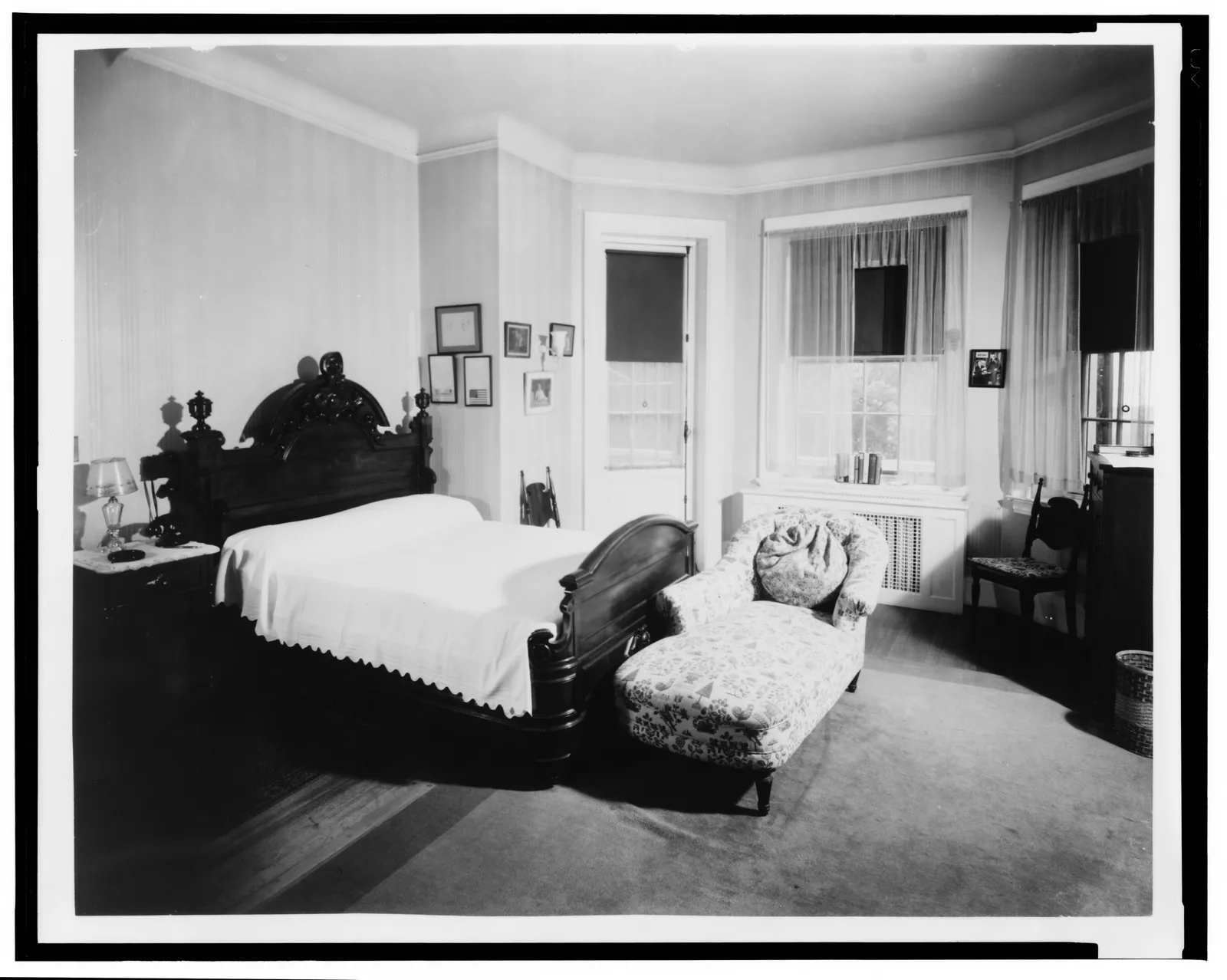 ห้องนอนของ FDR ในบ้าน Springwood ภาพถ่ายของ Historic American Buildings Survey เดือนกรกฎาคม 1941
