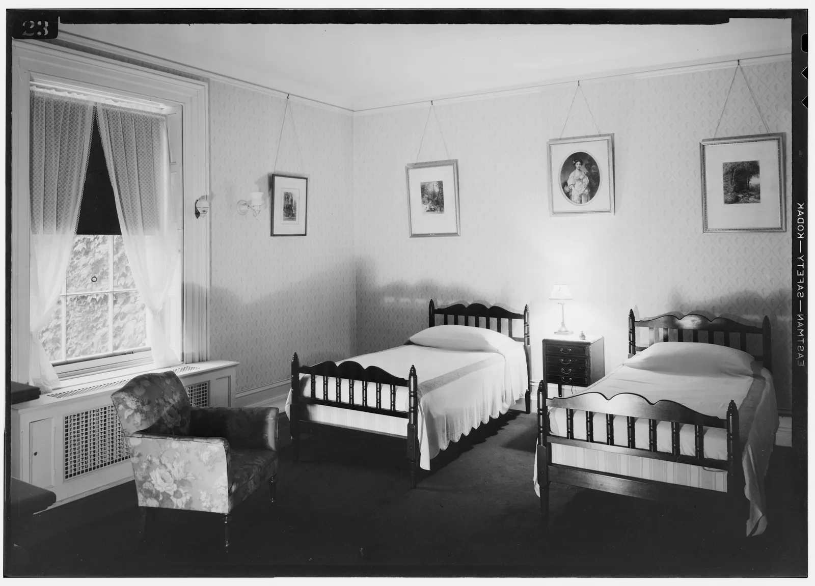 ห้องที่ FDR เกิดในบ้าน Springwood ซึ่ง HABS เรียกว่า Morning Room ภาพถ่ายเดือนกรกฎาคม 1941