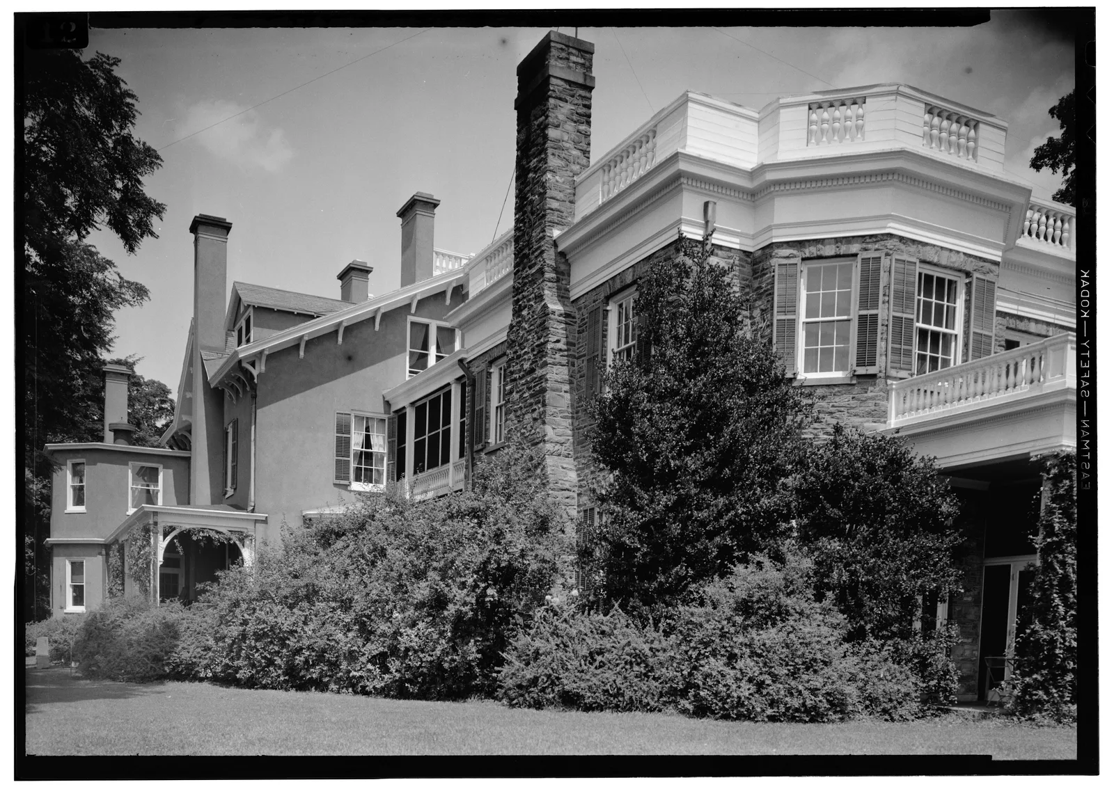 บ้าน Springwood มองจากทิศตะวันตกเฉียงใต้ ภาพถ่ายของ HABS เดือนกรกฎาคม 1941