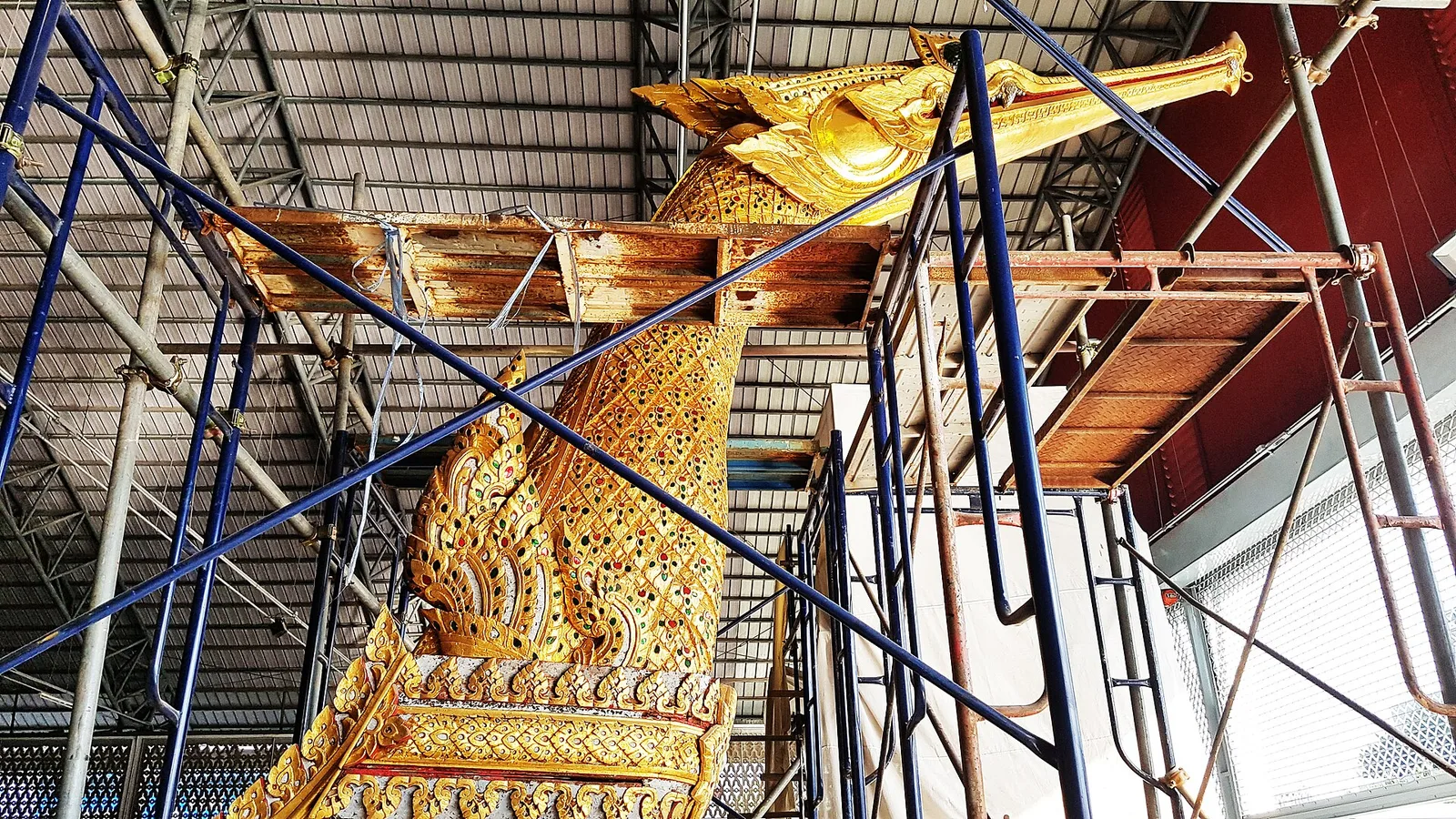 เรือพระที่นั่งสุพรรณหงส์ ระหว่างการซ่อมแซม ภาพถ่ายเมื่อ 26 ธันวาคม 2561