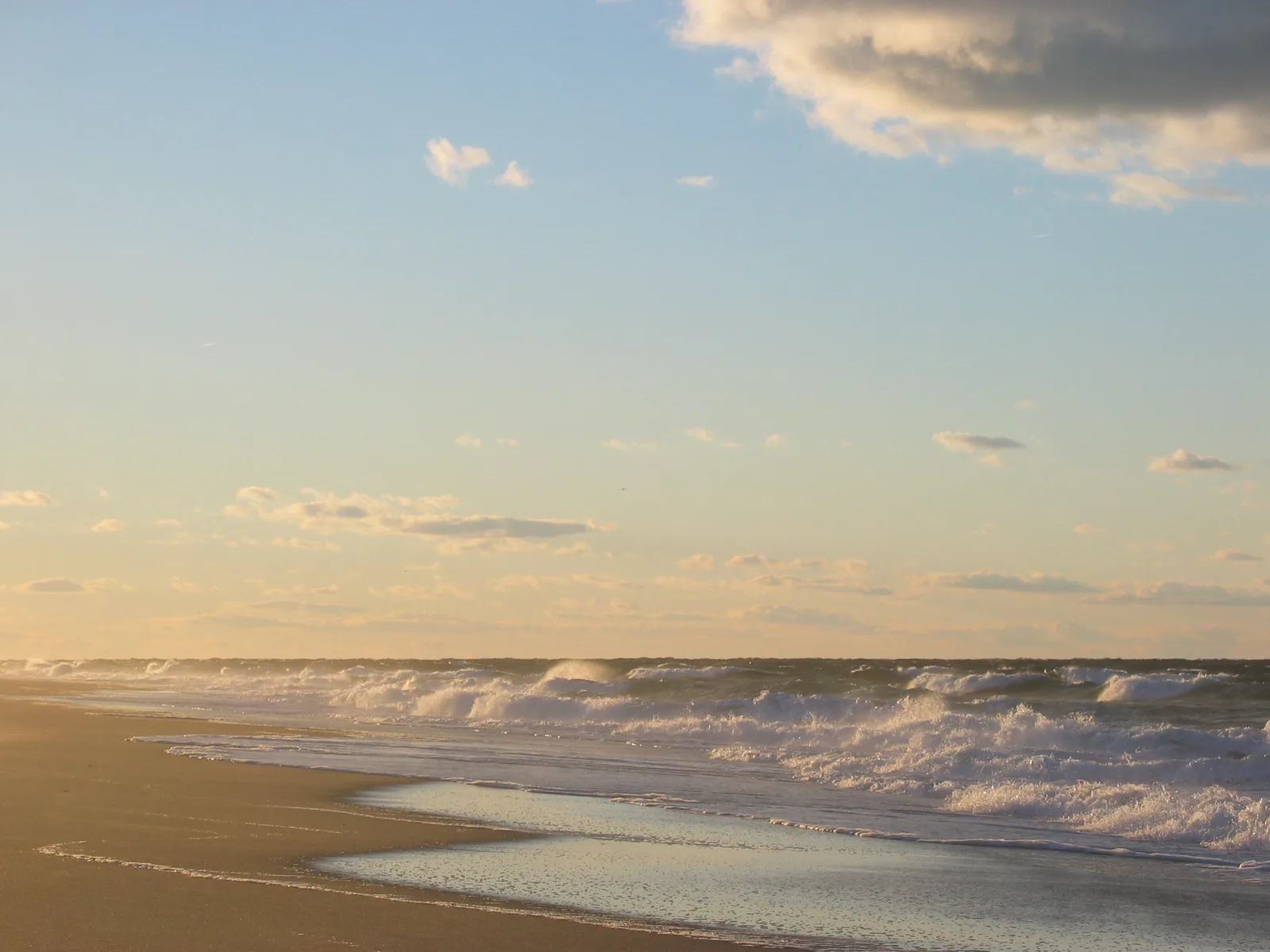 ชายหาด Race Point Beach บน Cape Cod ยามพระอาทิตย์ตก เดือนธันวาคม 2005