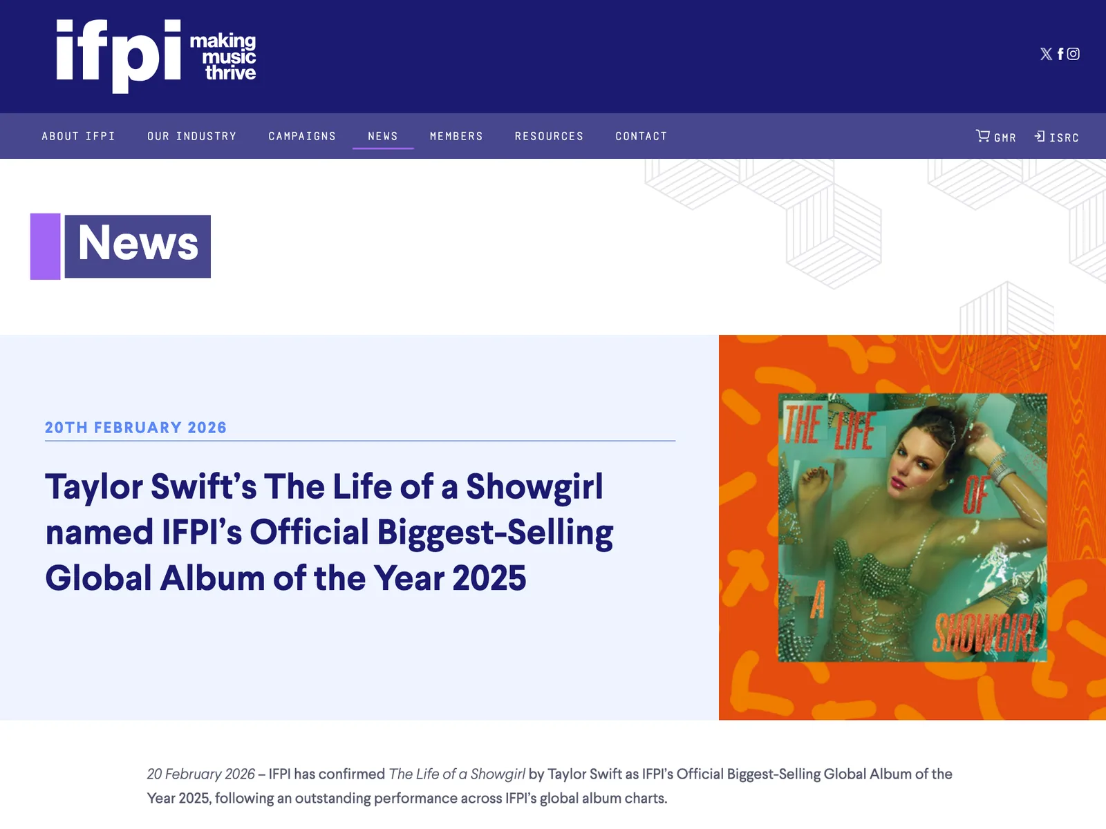 ภาพหน้าจอหน้าประกาศของ IFPI ลงวันที่ 20 กุมภาพันธ์ 2026 หัวข้อ The Life of a Showgirl ของ Taylor Swift เป็นอัลบั้มขายดีที่สุดในโลกปี 2025 พร้อมภาพปกอัลบั้ม