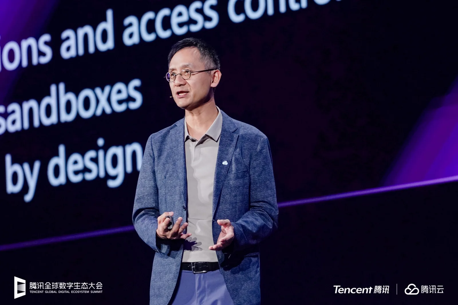 Dowson Tong ซีอีโอกลุ่ม Cloud and Smart Industries ของ Tencent กล่าวบนเวทีงานสุดยอดเมื่อ 29 ตุลาคม 2026