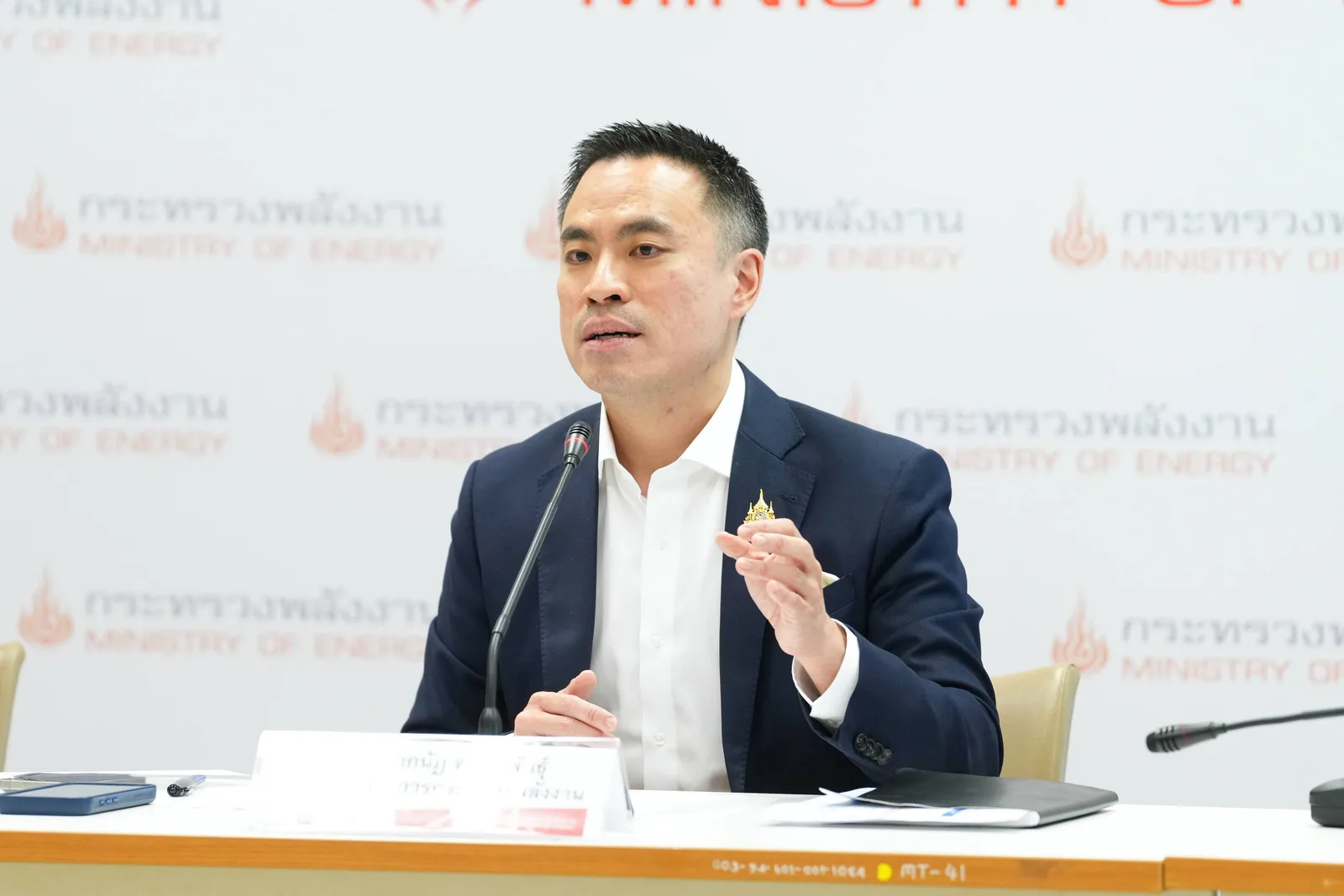 นายเอกนัฏ พร้อมพันธุ์ รัฐมนตรีว่าการกระทรวงพลังงาน แถลงการปรับโครงสร้างราคาน้ำมัน