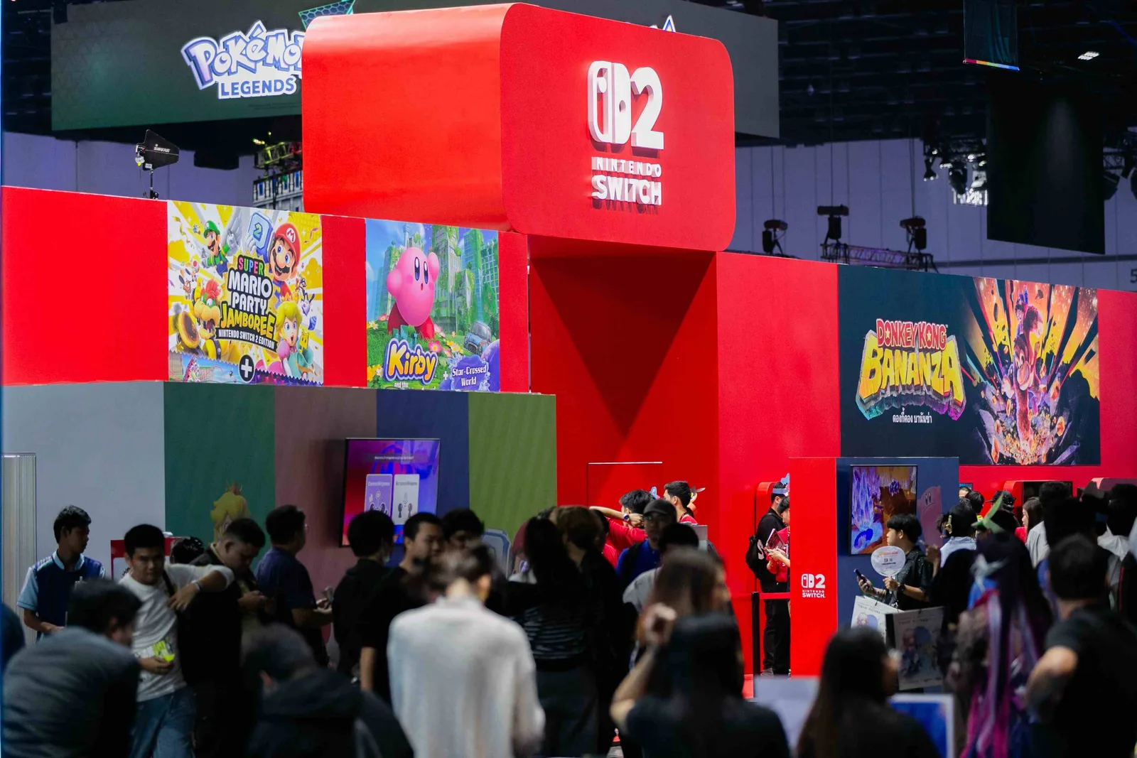 โซนจัดแสดงของ gamescom asia x Thailand Game Show 2025 ที่ QSNCC มีผู้เข้าชมต่อคิวที่บูธ Nintendo Switch 2