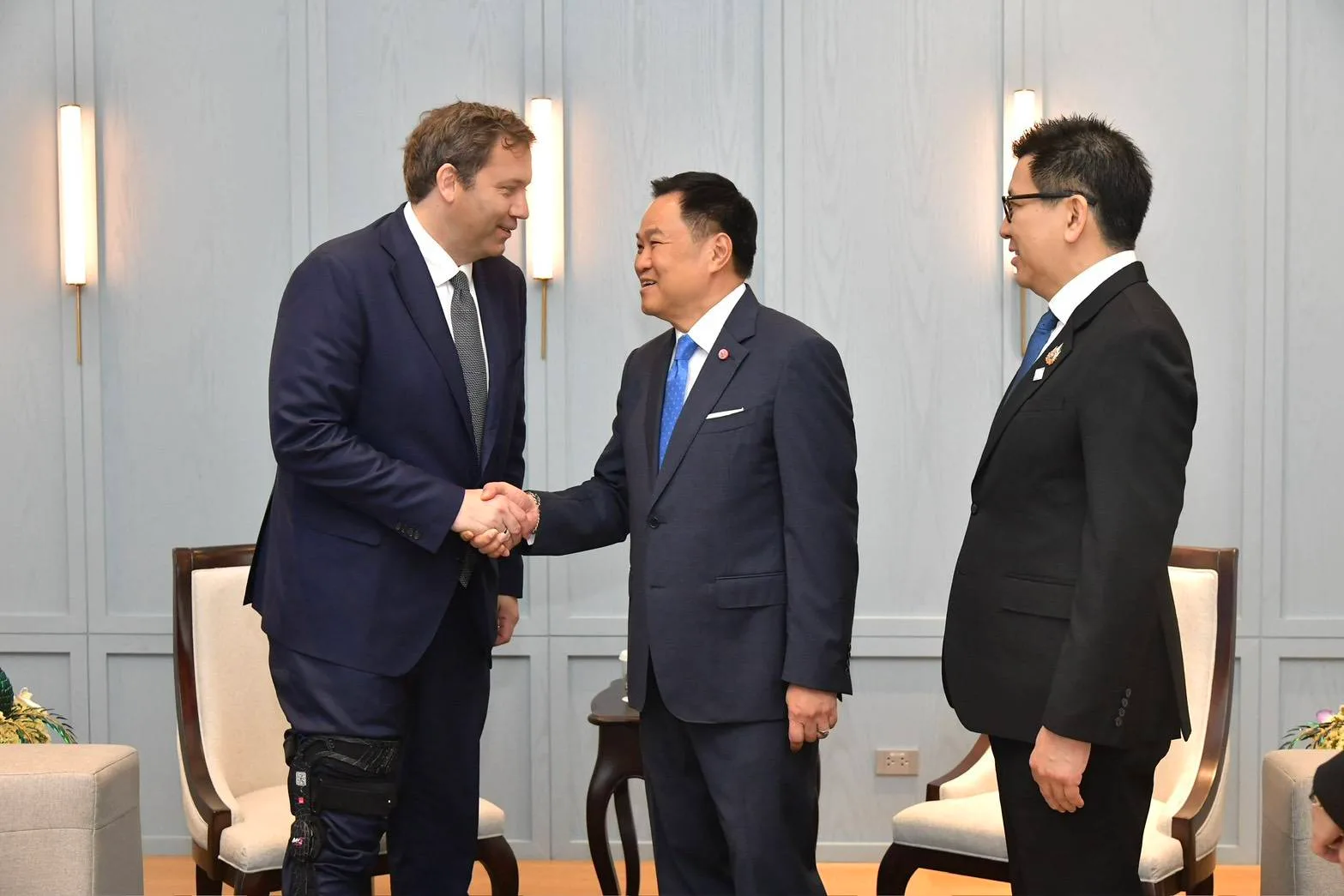 ภาพที่เว็บไซต์รัฐบาลไทยเผยแพร่พร้อมข่าวการหารือระหว่างนายกรัฐมนตรีไทยกับรองนายกรัฐมนตรีและรัฐมนตรีว่าการกระทรวงการคลังเยอรมนี 16 ตุลาคม 2569