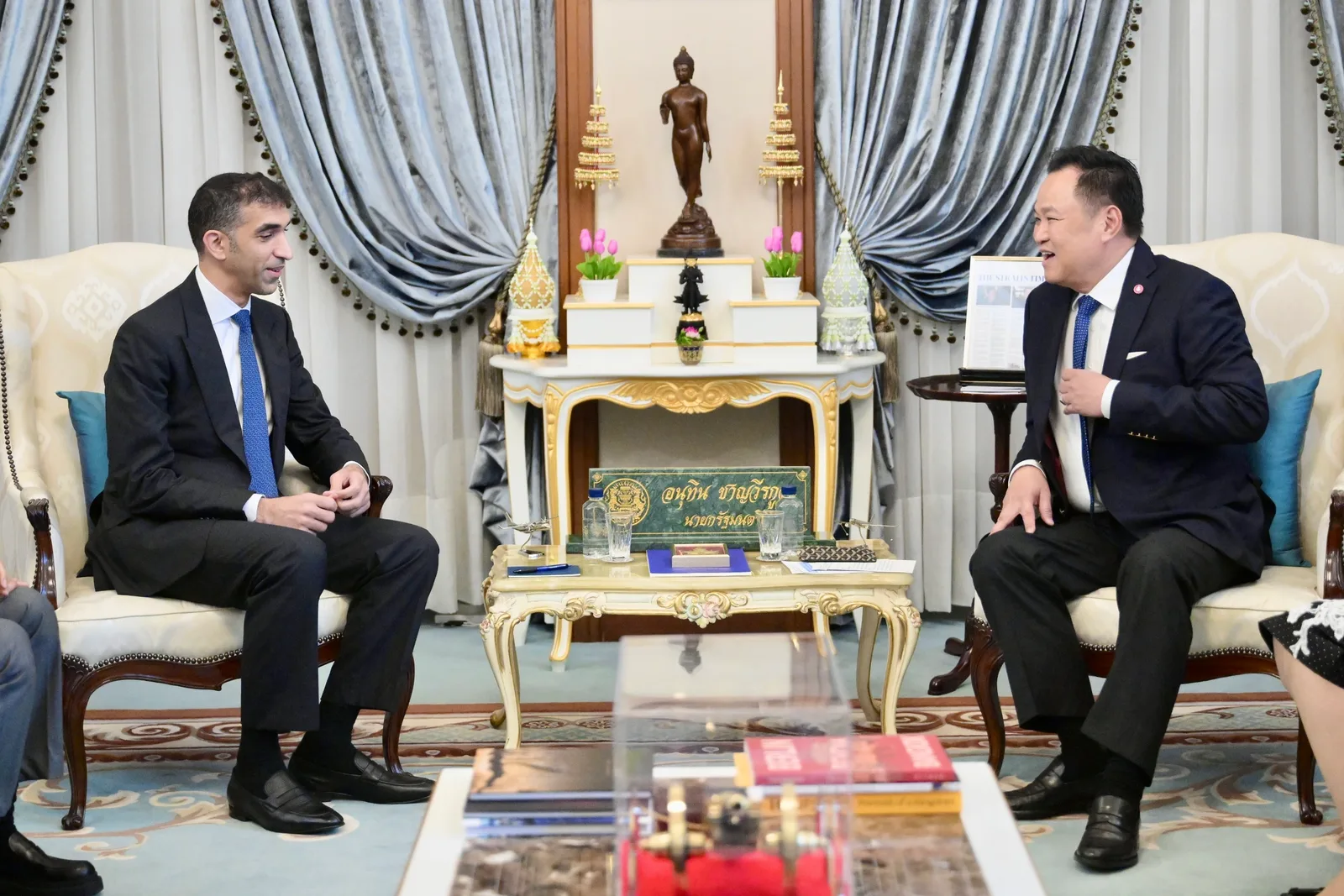 นายกรัฐมนตรีอนุทิน ชาญวีรกูล หารือกับรัฐมนตรีว่าการกระทรวงการค้าต่างประเทศ UAE เรื่องความตกลง CEPA ที่ห้องรับรอง ตึกไทยคู่ฟ้า