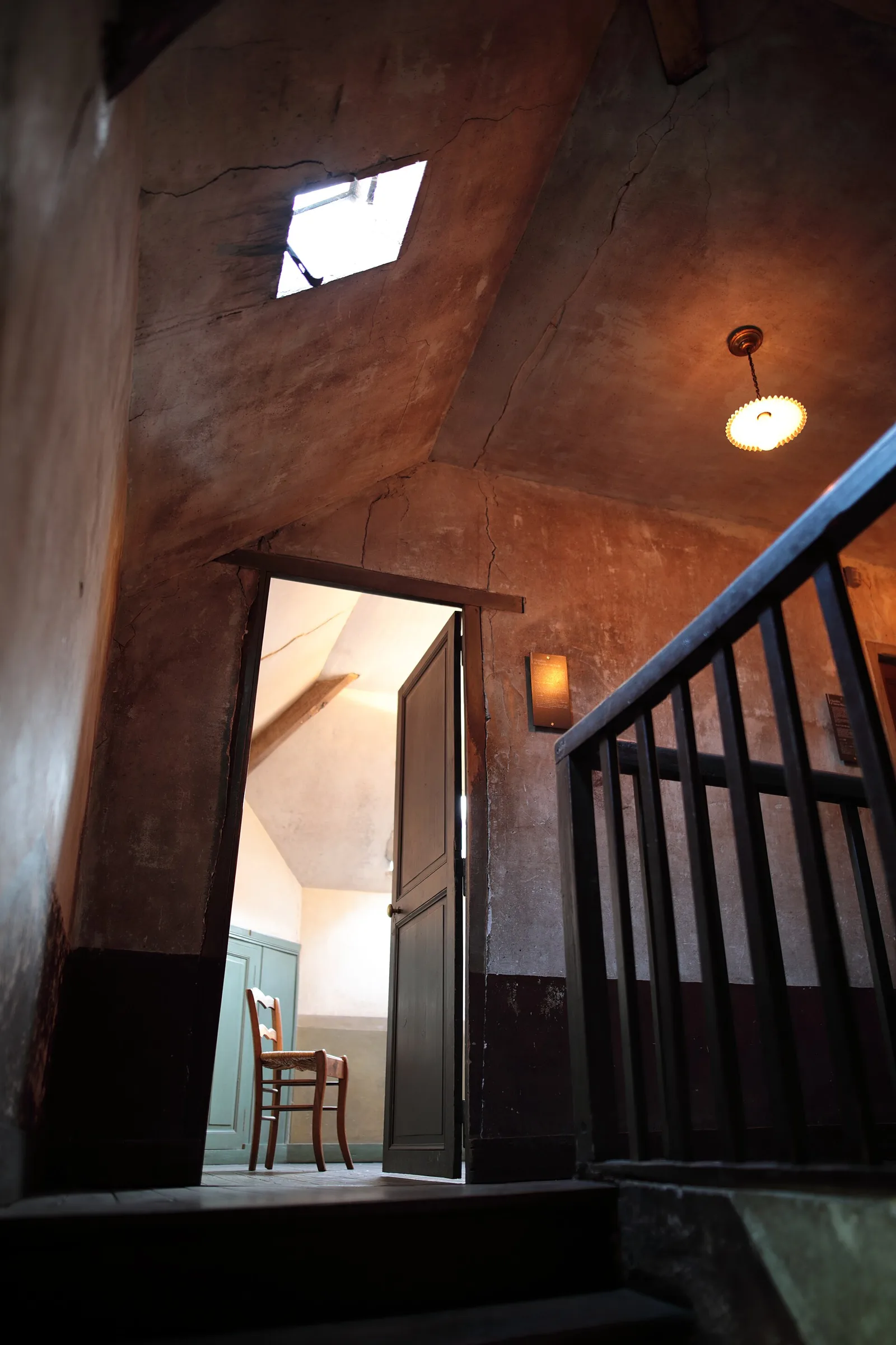 ห้องเบอร์ 5 ในโรงเตี๊ยม Ravoux ภาพถ่ายเมื่อ 13 กุมภาพันธ์ 2020