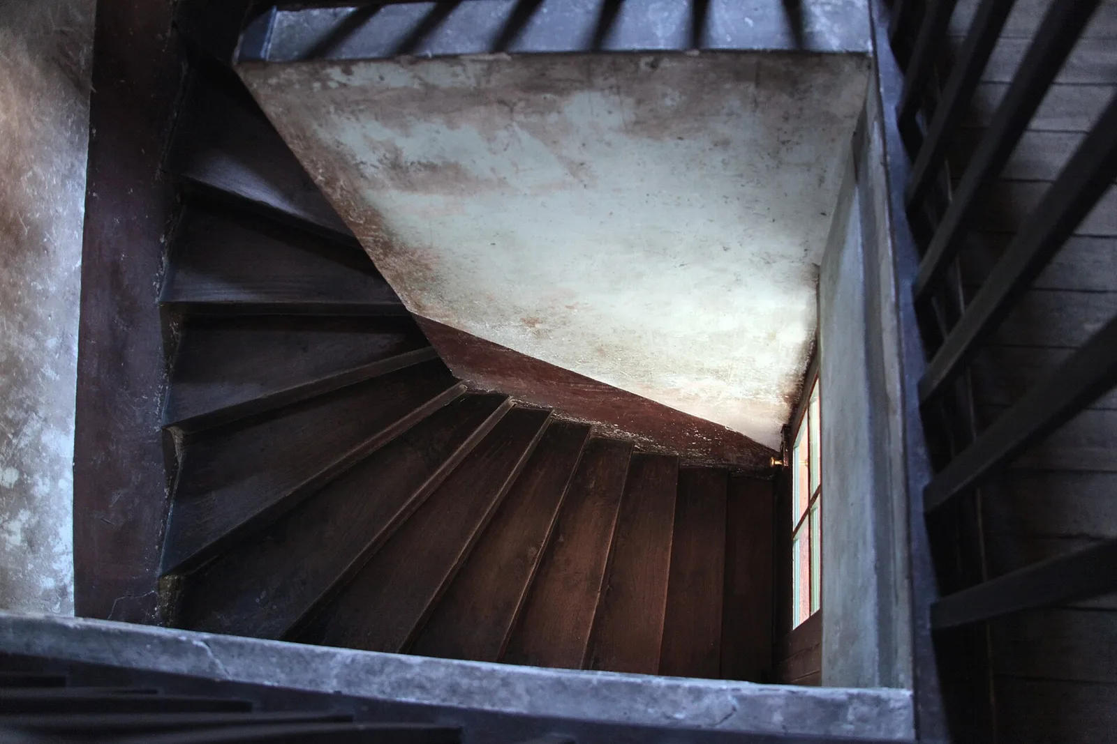 บันไดของ Auberge Ravoux ภาพถ่ายเมื่อ 1 มีนาคม 2011