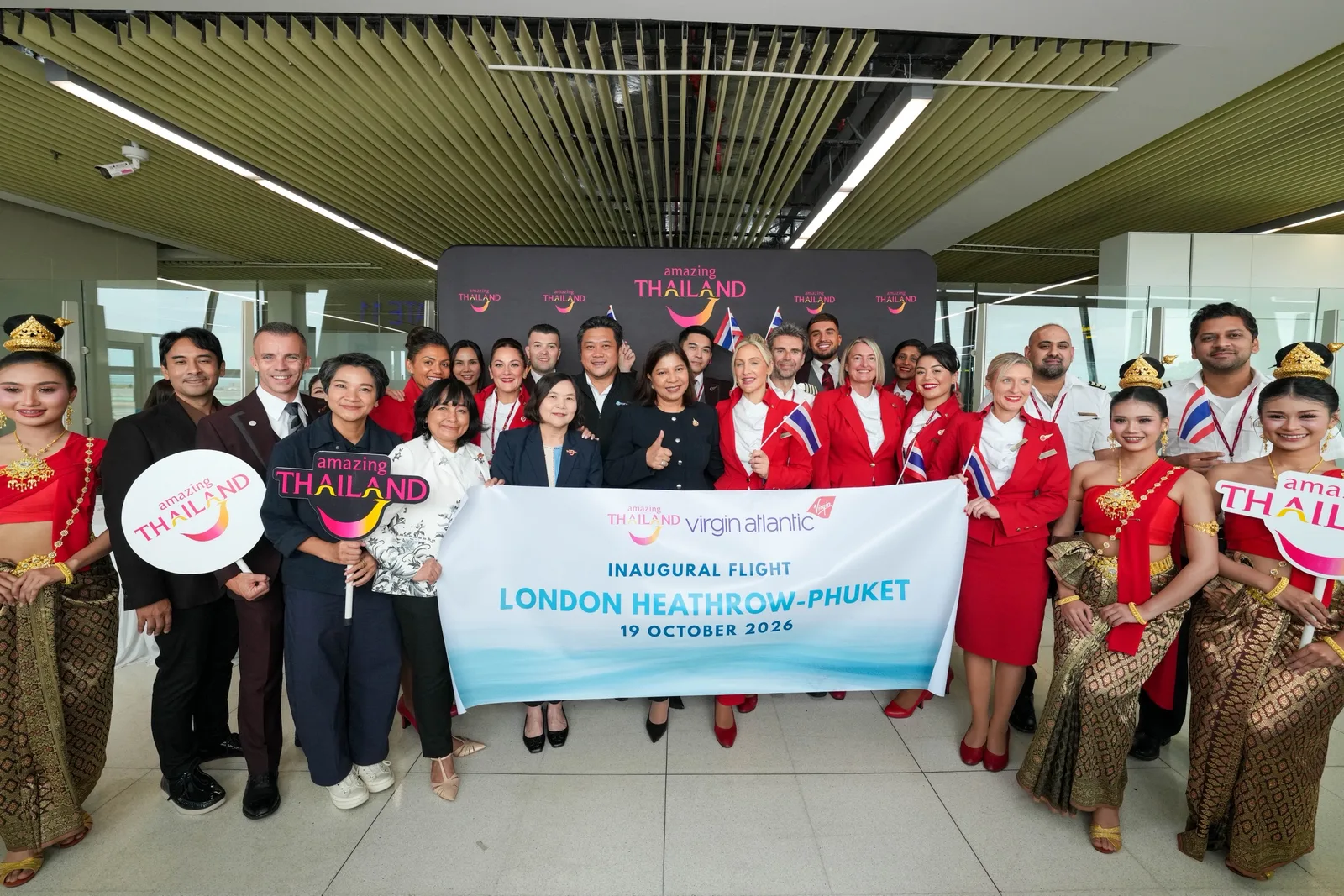 ททท. ต้อนรับเที่ยวบินปฐมฤกษ์ของ Virgin Atlantic เส้นทางบินตรงลอนดอน–ภูเก็ต ที่ท่าอากาศยานนานาชาติภูเก็ต พร้อมป้าย Inaugural Flight London Heathrow-Phuket 19 October 2026