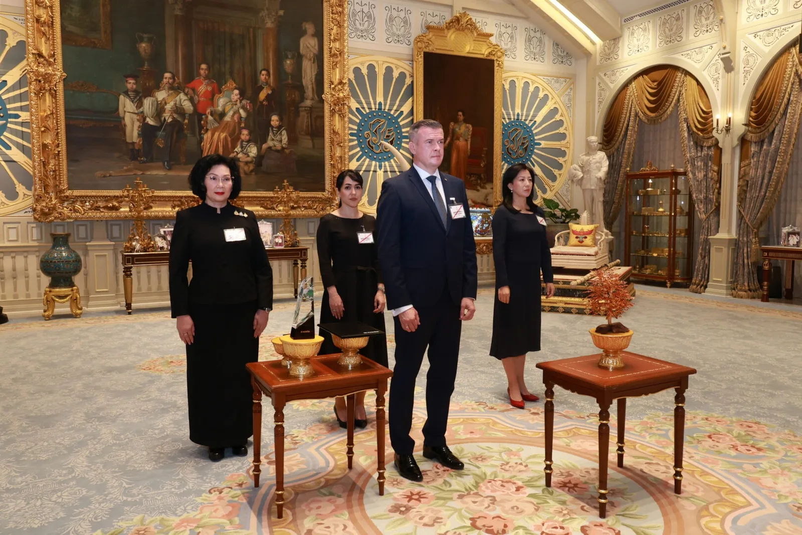 ภาพจากข่าว เฝ้าทูลละอองธุลีพระบาท ณ พระที่นั่งอัมพรสถาน พระราชวังดุสิต วันที่ 28 ตุลาคม 2569