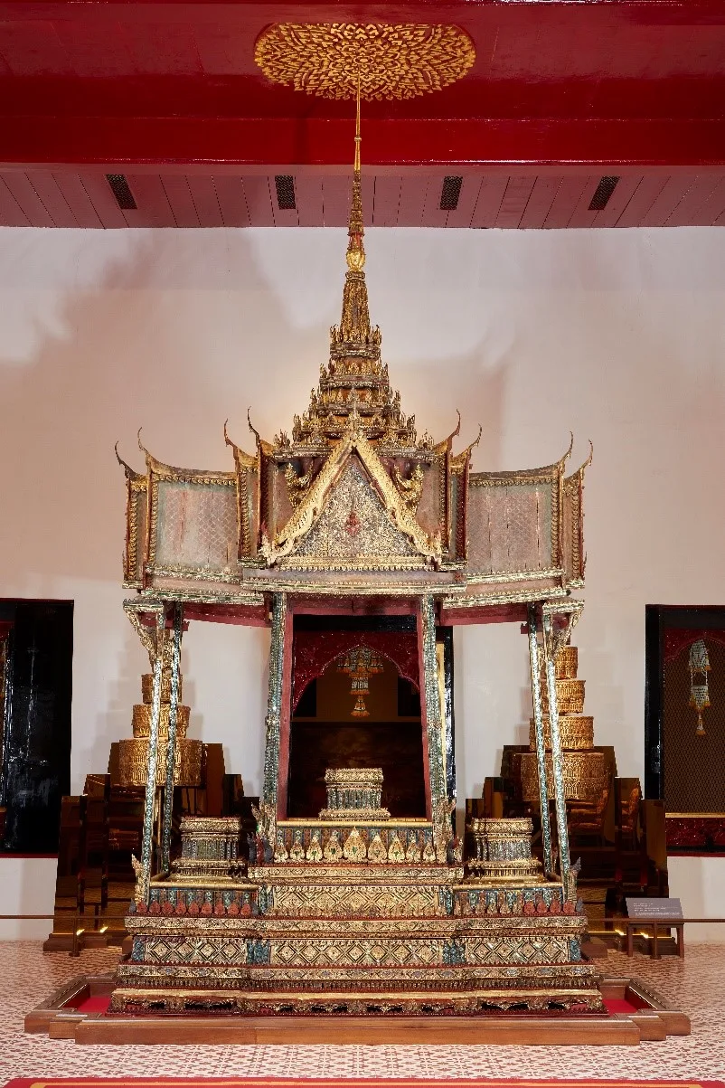 พระที่นั่งพรหมพักตร์ งานไม้จำหลักปิดทองประดับกระจกใน หมู่พระวิมาน