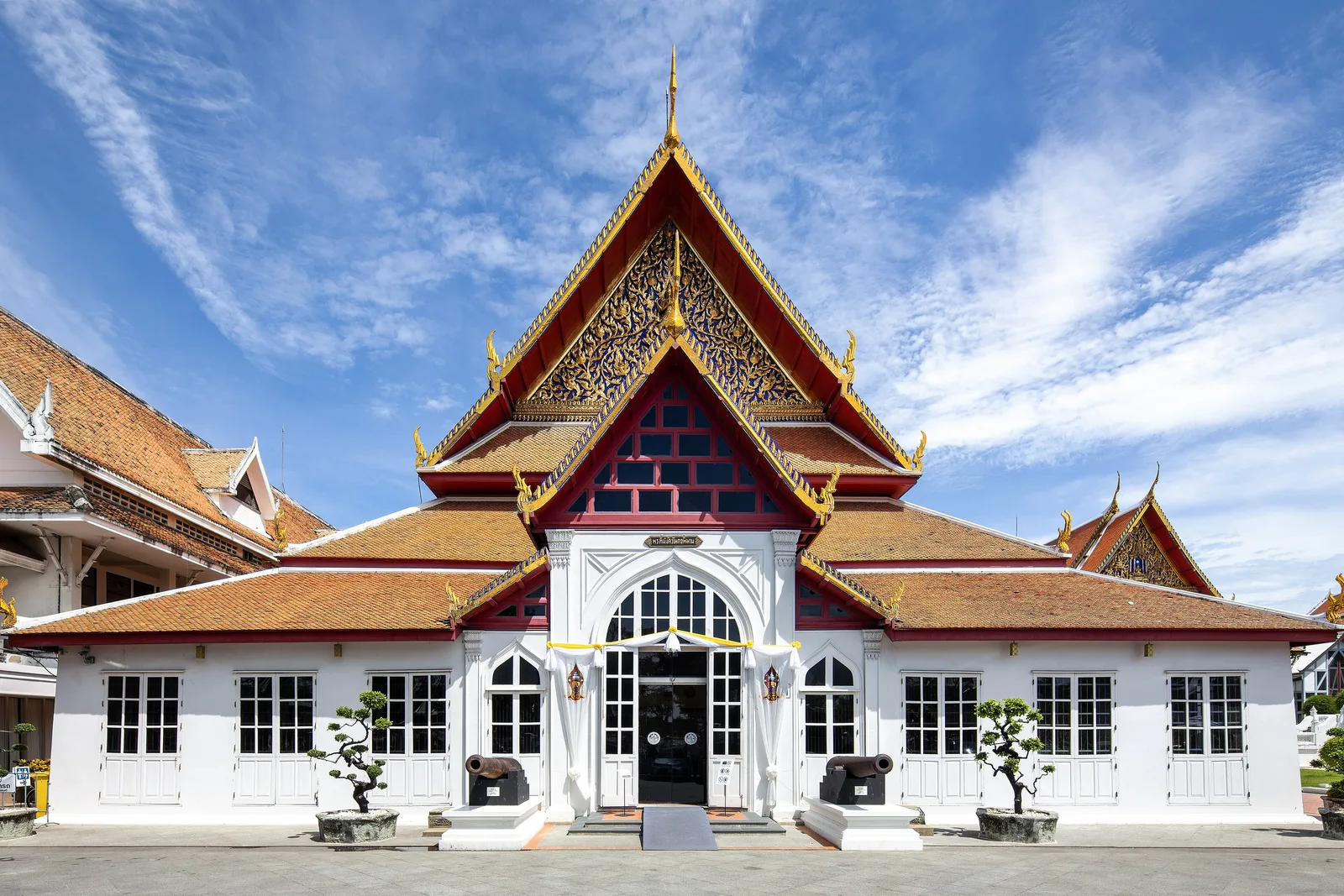 พระที่นั่งศิวโมกขพิมาน หนึ่งใน พระที่นั่ง ๓ องค์ด้านหน้า ภาพถ่ายเมื่อ พ.ศ. 2566