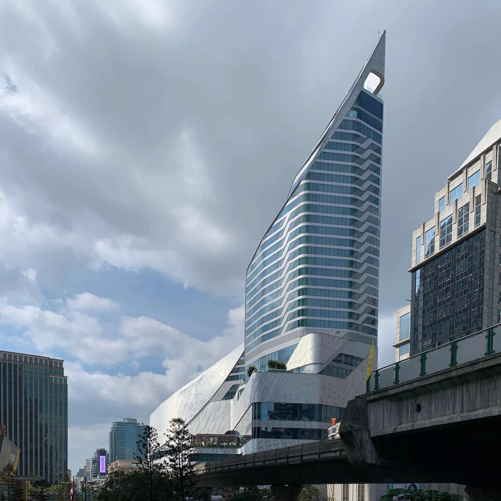 อาคารศูนย์การค้า Central Embassy กรุงเทพฯ ที่ตั้งร้าน Hermès สาขา Central Embassy ถ่ายเมื่อธันวาคม 2021